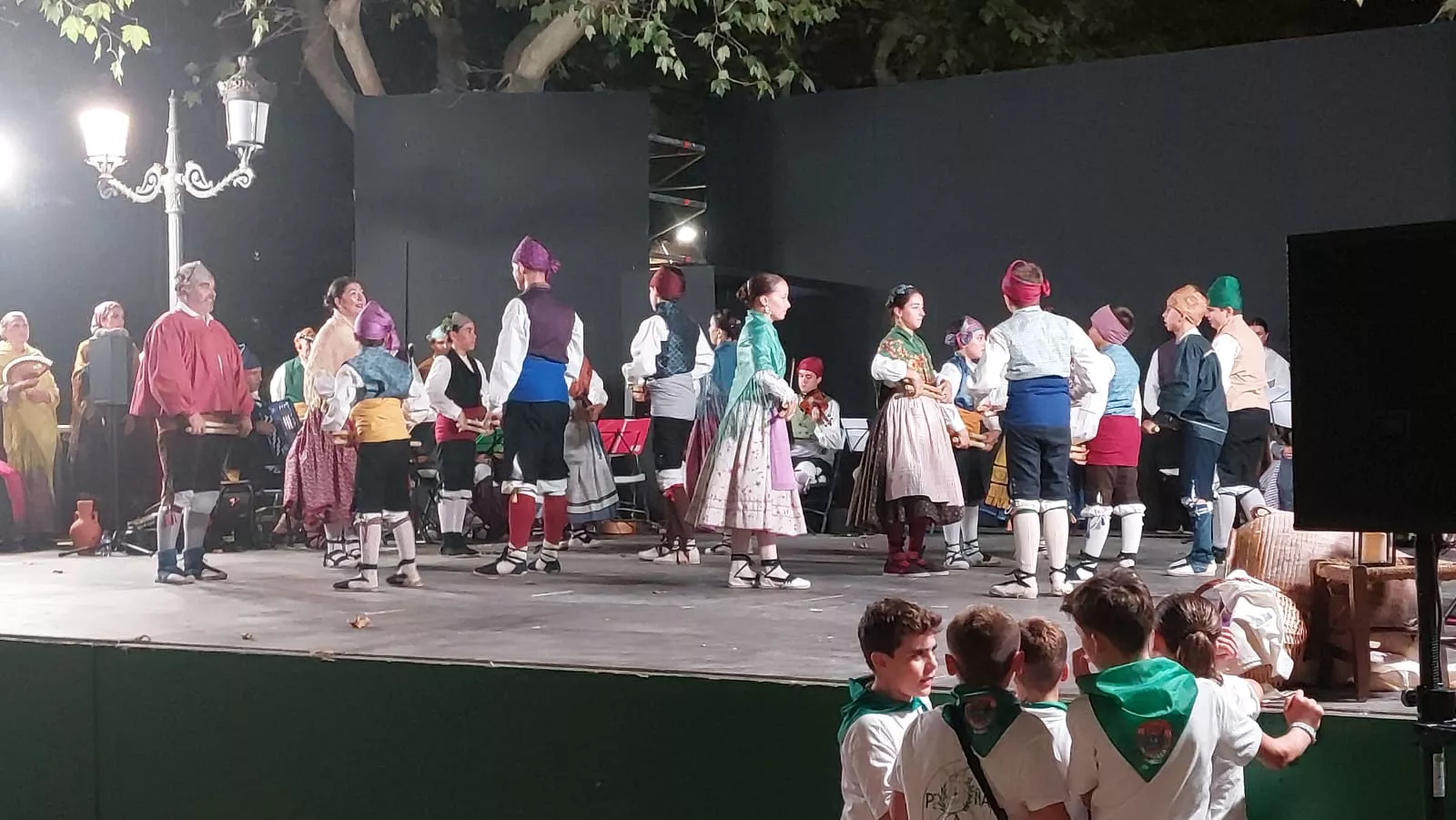  Agrupación Folklórica Santa Cecilia en el Parque Miguel Servet