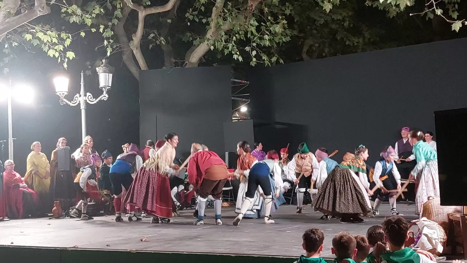  Agrupación Folklórica Santa Cecilia en el Parque Miguel Servet