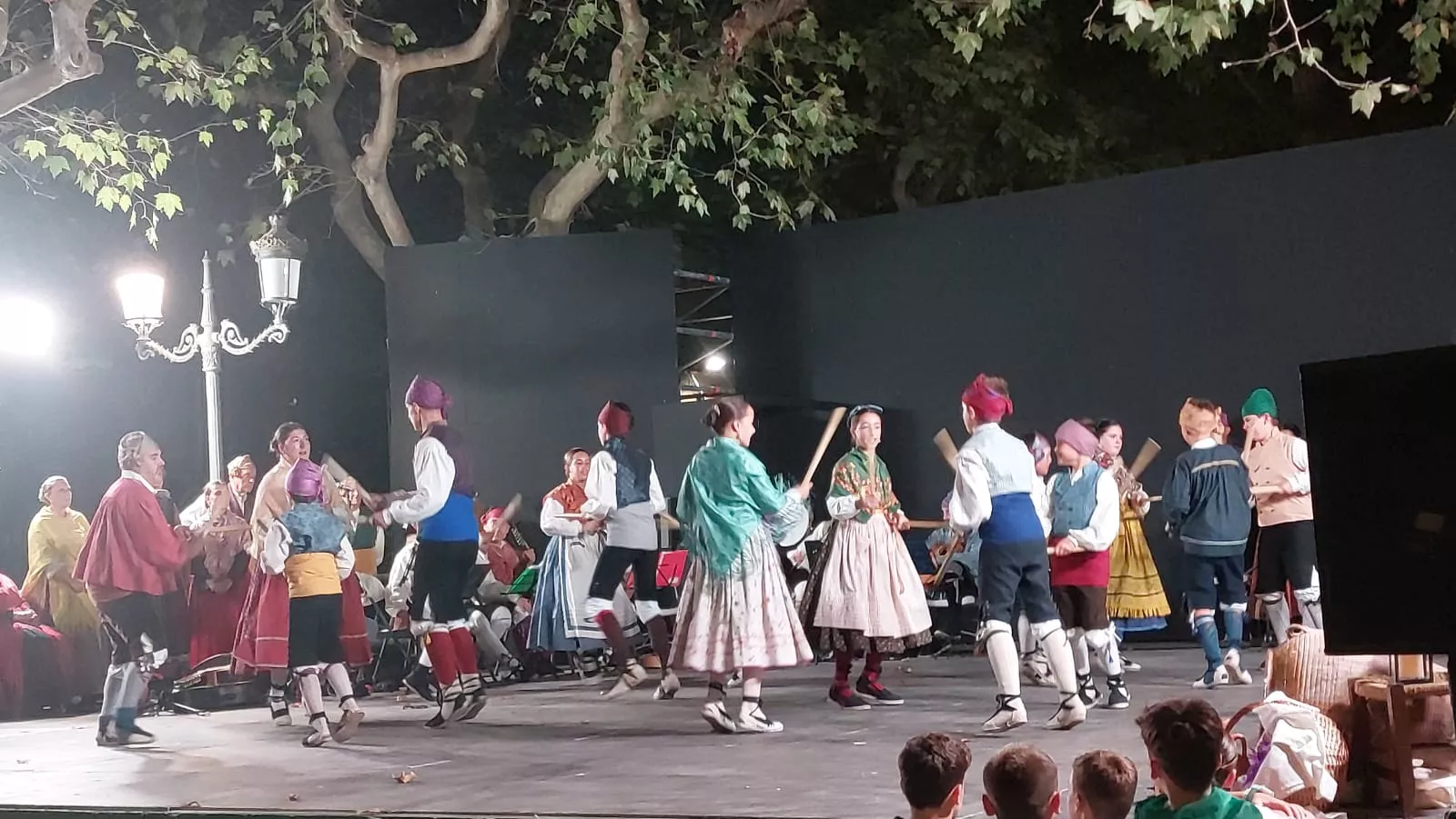  Agrupación Folklórica Santa Cecilia en el Parque Miguel Servet