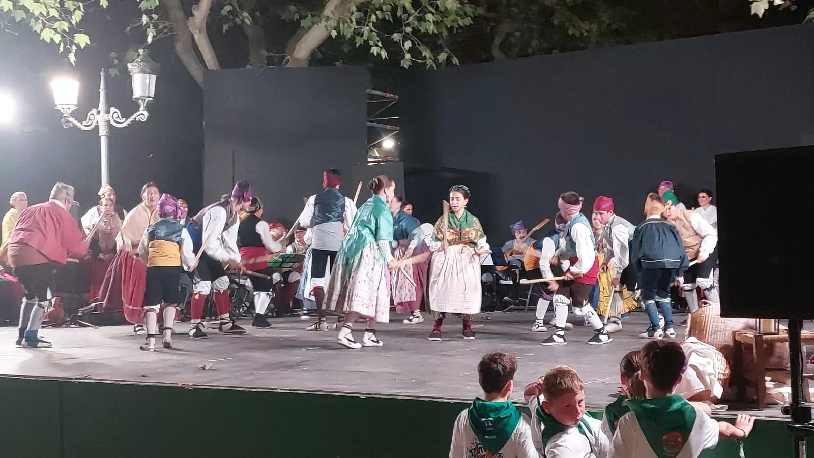  Agrupación Folklórica Santa Cecilia en el Parque Miguel Servet