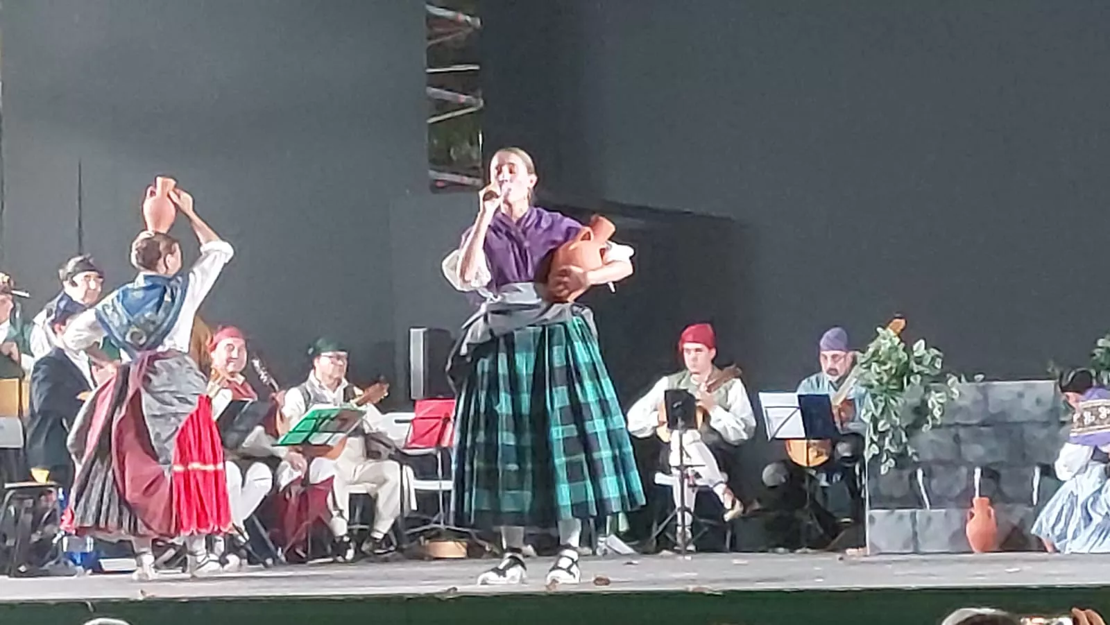  Agrupación Folklórica Santa Cecilia en el Parque Miguel Servet