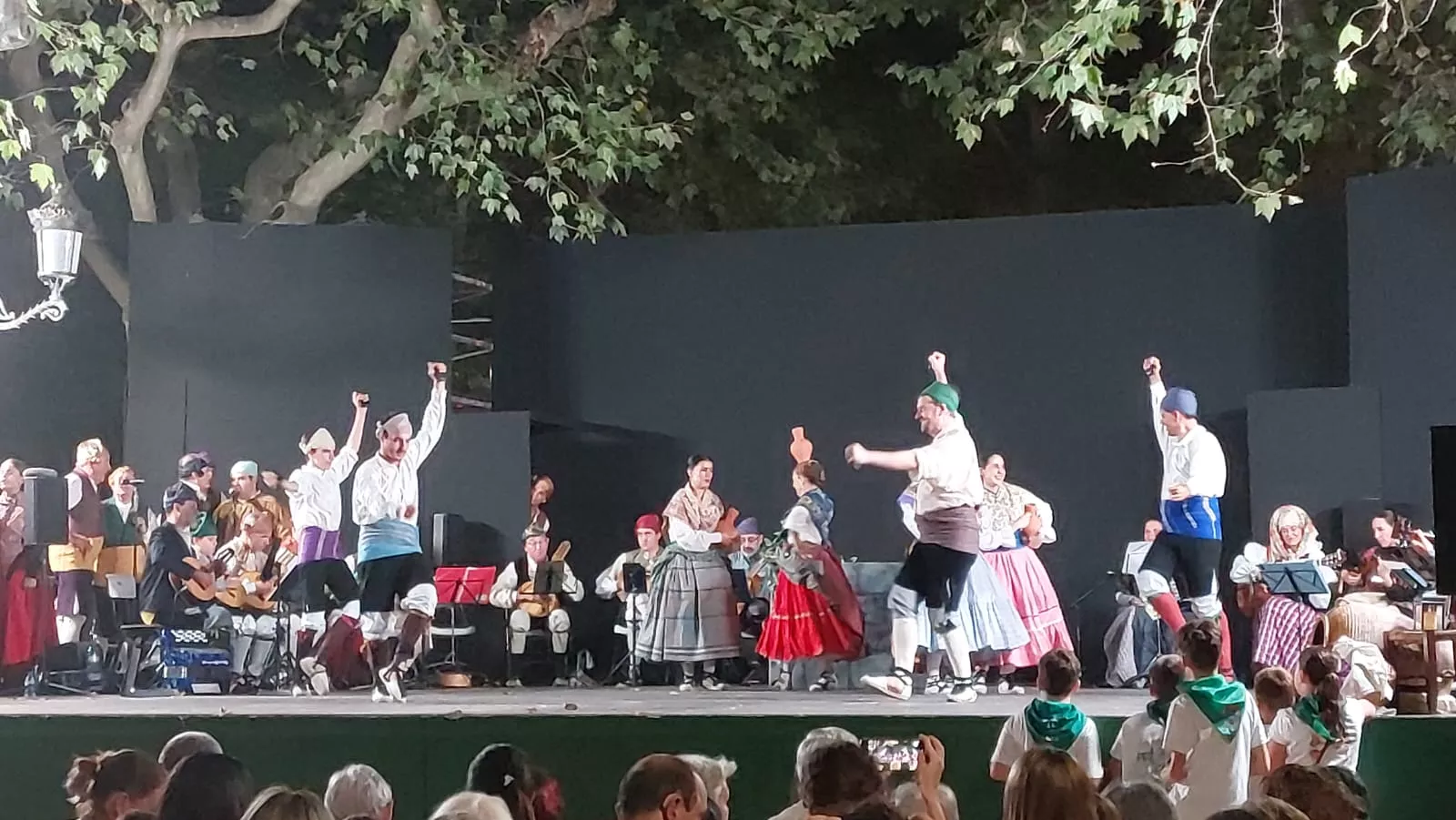  Agrupación Folklórica Santa Cecilia en el Parque Miguel Servet