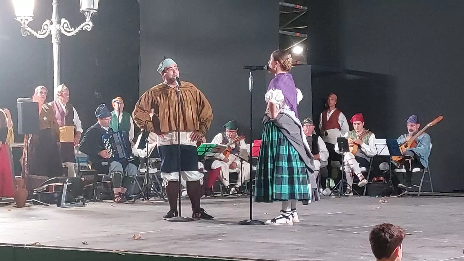  Agrupación Folklórica Santa Cecilia en el Parque Miguel Servet