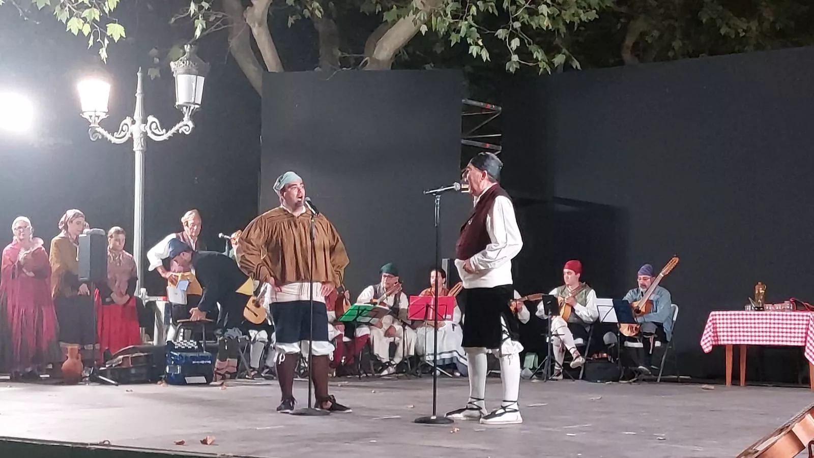  Agrupación Folklórica Santa Cecilia en el Parque Miguel Servet