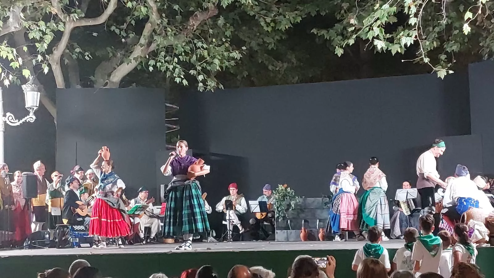  Agrupación Folklórica Santa Cecilia en el Parque Miguel Servet