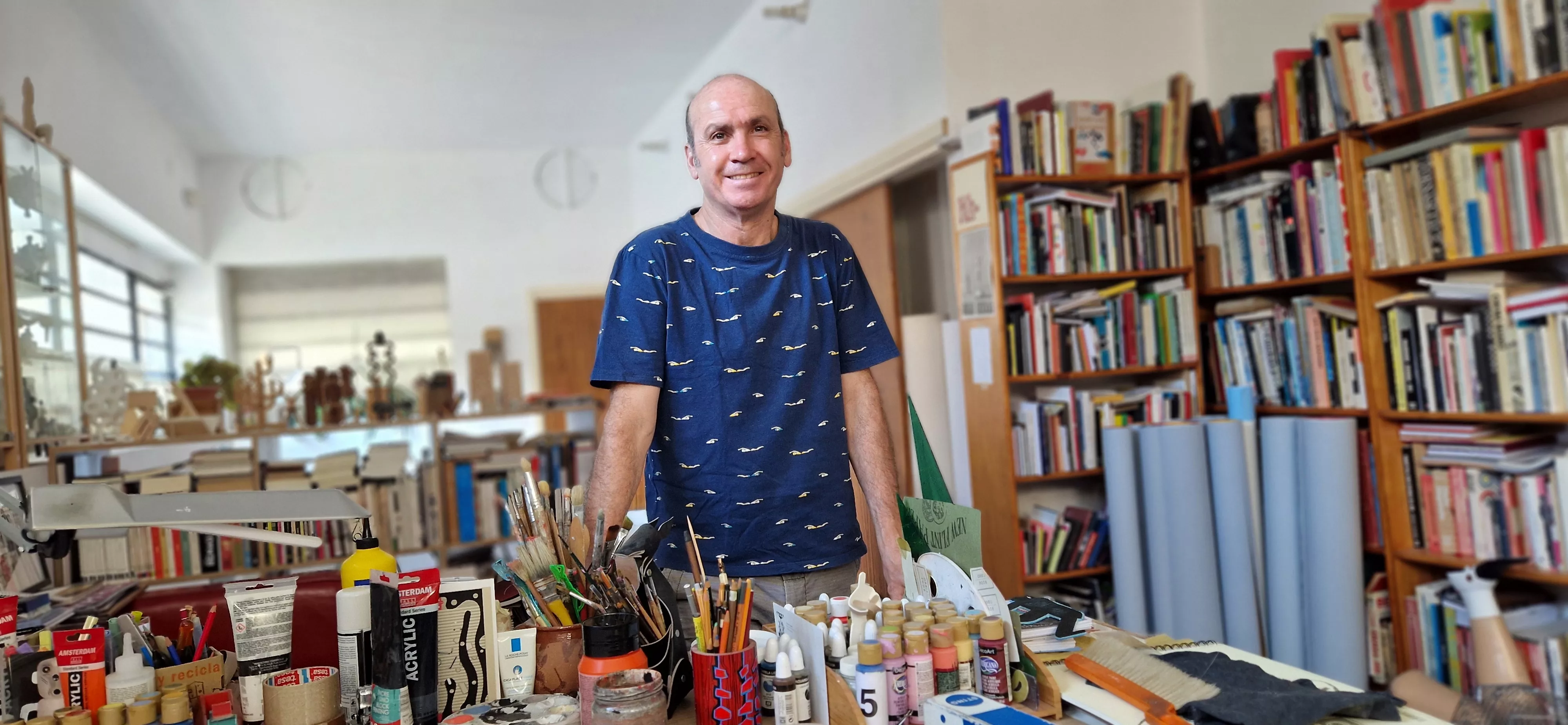 Isidro Ferrer, en su estudio. Foto Myriam Martínez 