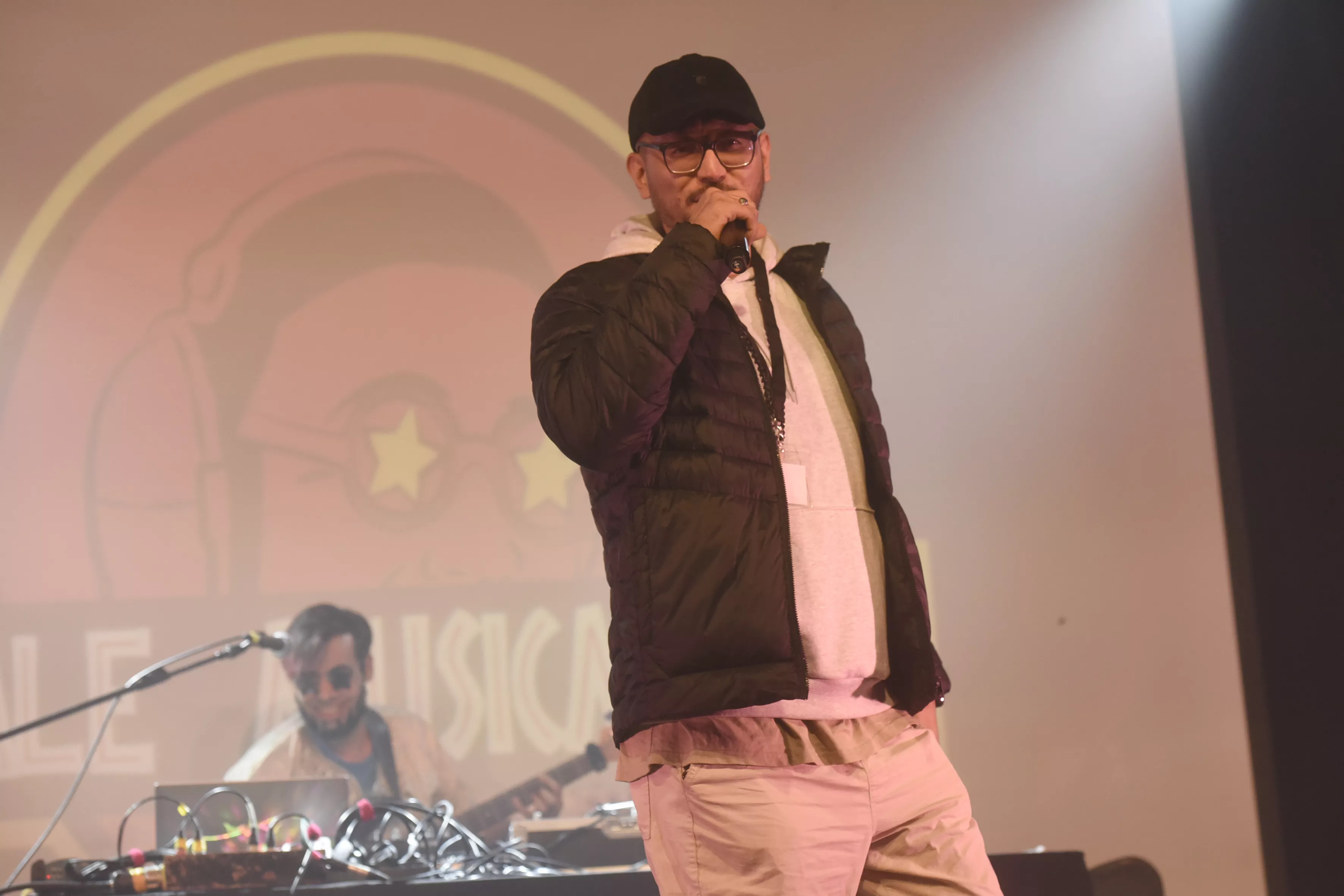 Sajad Temurian, conocido artísticamente como Makhloot.