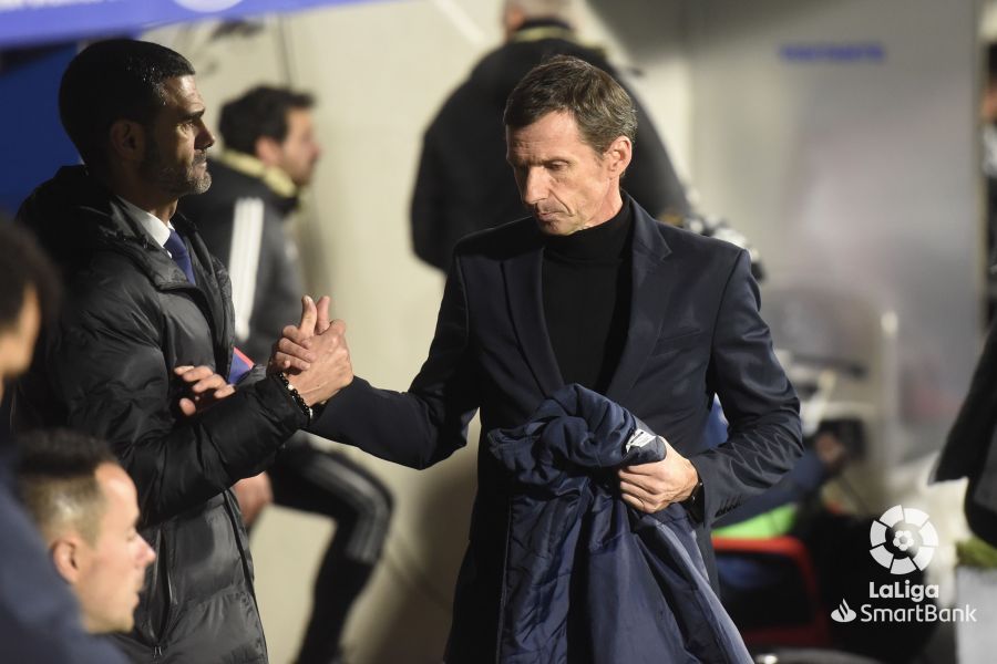 Cuco Ziganda, entrenador del Huesca, en un partido de esta temporada.