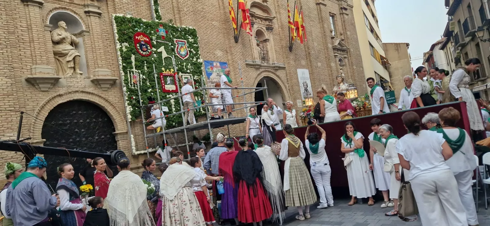 Ofrenda de Flores y Frutos en la Basílica de San Lorenzo