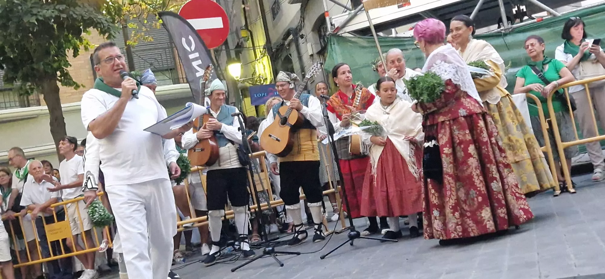 Ofrenda de Flores y Frutos a San Lorenzo. Foto Myriam Martínez