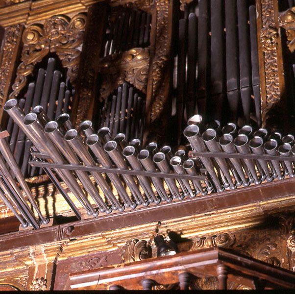 Detalle del órgano de la iglesia de San Pedro el Viejo de Huesca.