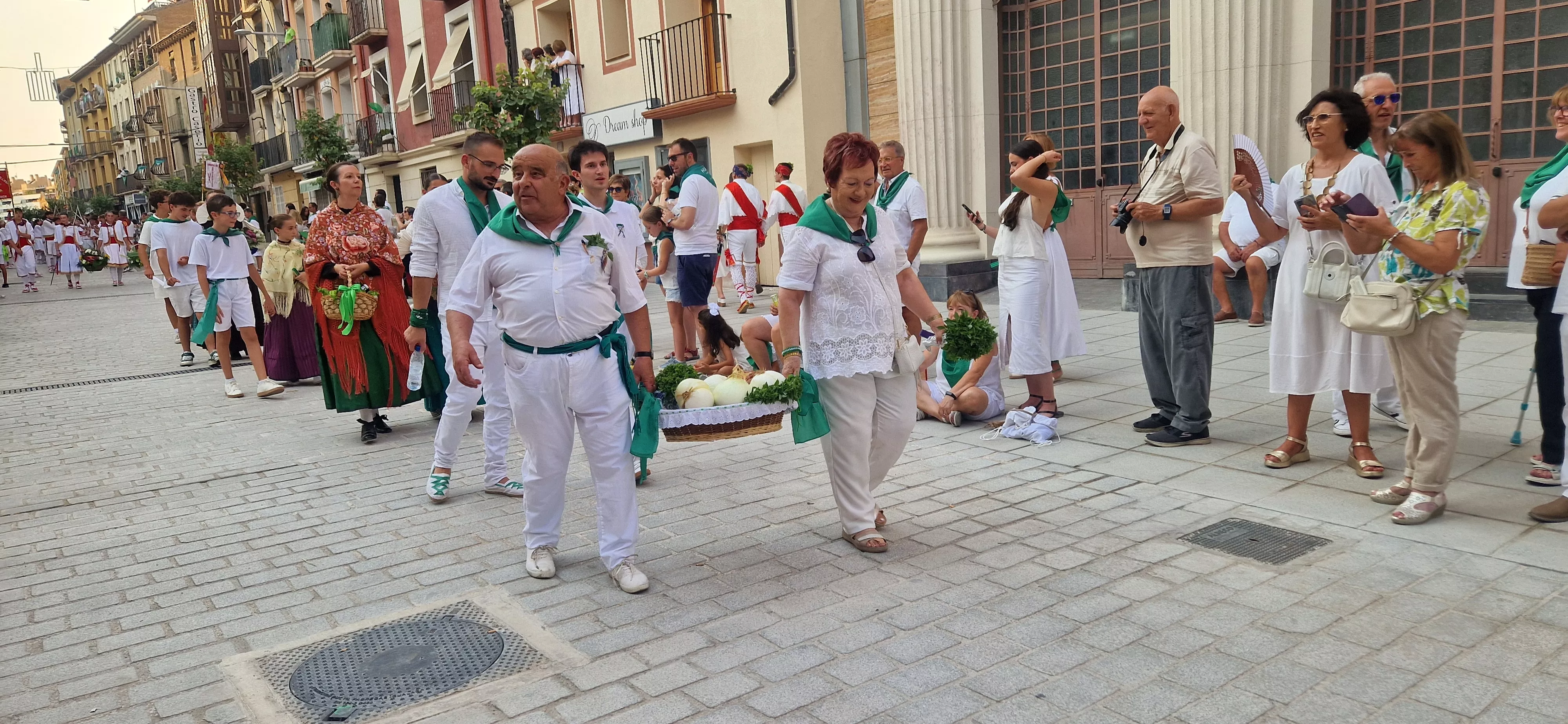 Ofrenda de Flores y Frutos a San Lorenzo. Foto Myriam Martínez