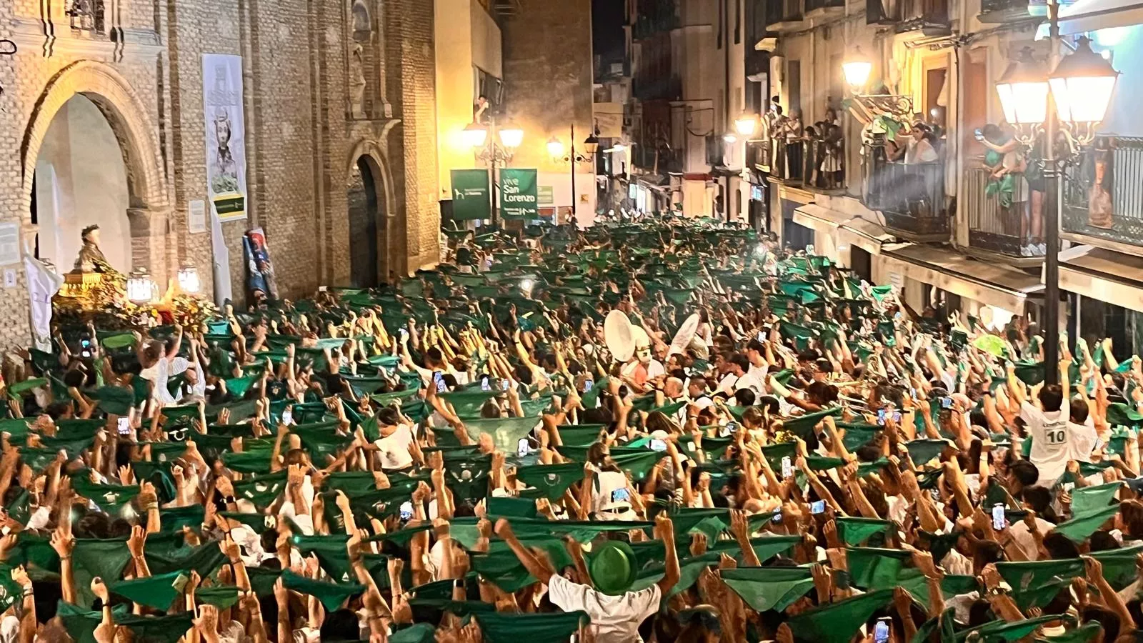 Despedida al Santo en la Plaza de San Lorenzo