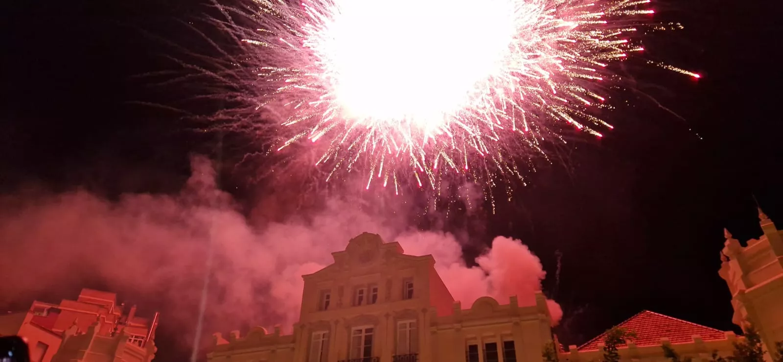 Colección de fuegos artificiales y traca final de San Lorenzo. Foto Myriam Martínez