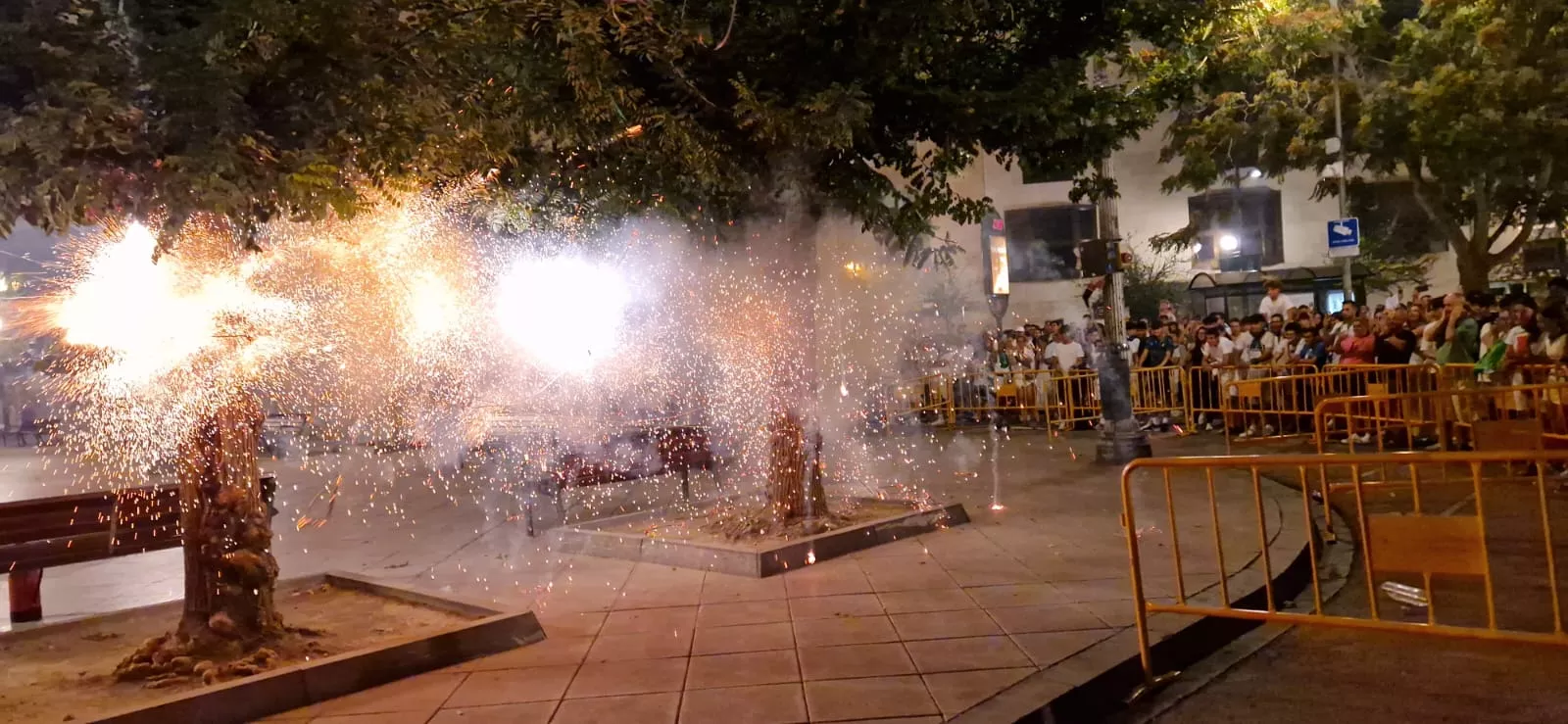 Colección de fuegos artificiales y traca final de San Lorenzo. Foto Myriam Martínez