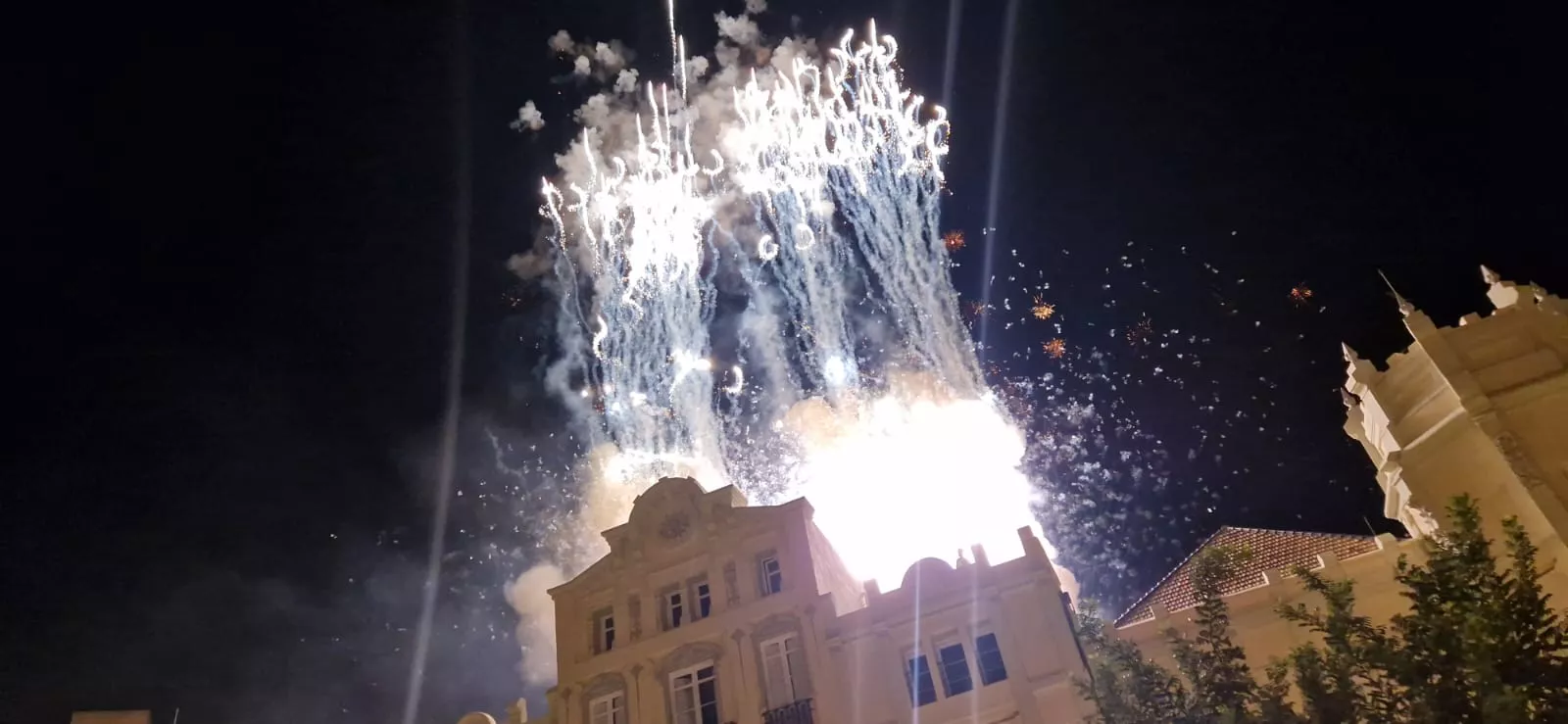 Colección de fuegos artificiales y traca final de San Lorenzo. Foto Myriam Martínez