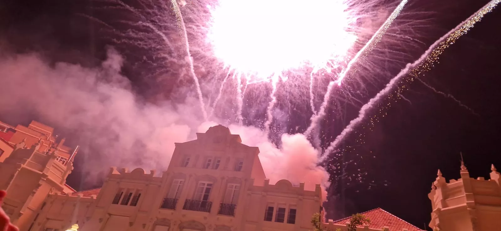 Colección de fuegos artificiales y traca final de San Lorenzo. Foto Myriam Martínez