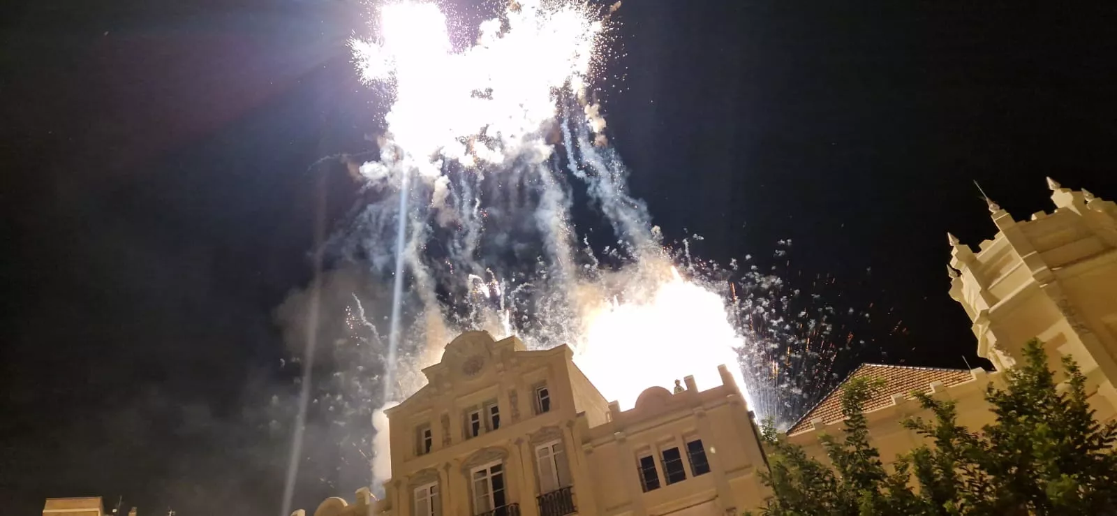 Colección de fuegos artificiales y traca final de San Lorenzo. Foto Myriam Martínez