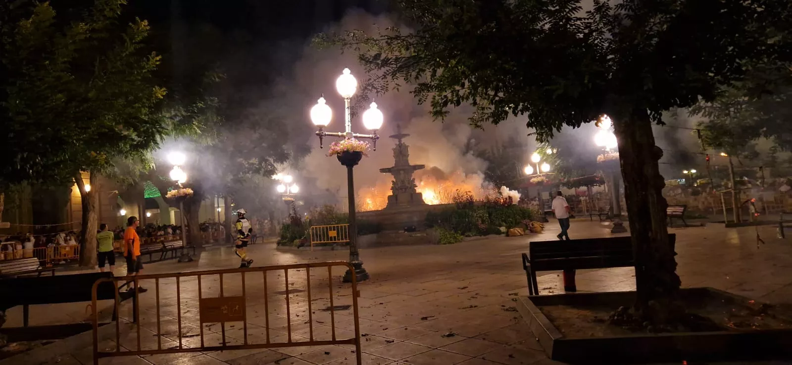 Colección de fuegos artificiales y traca final de San Lorenzo. Foto Myriam Martínez