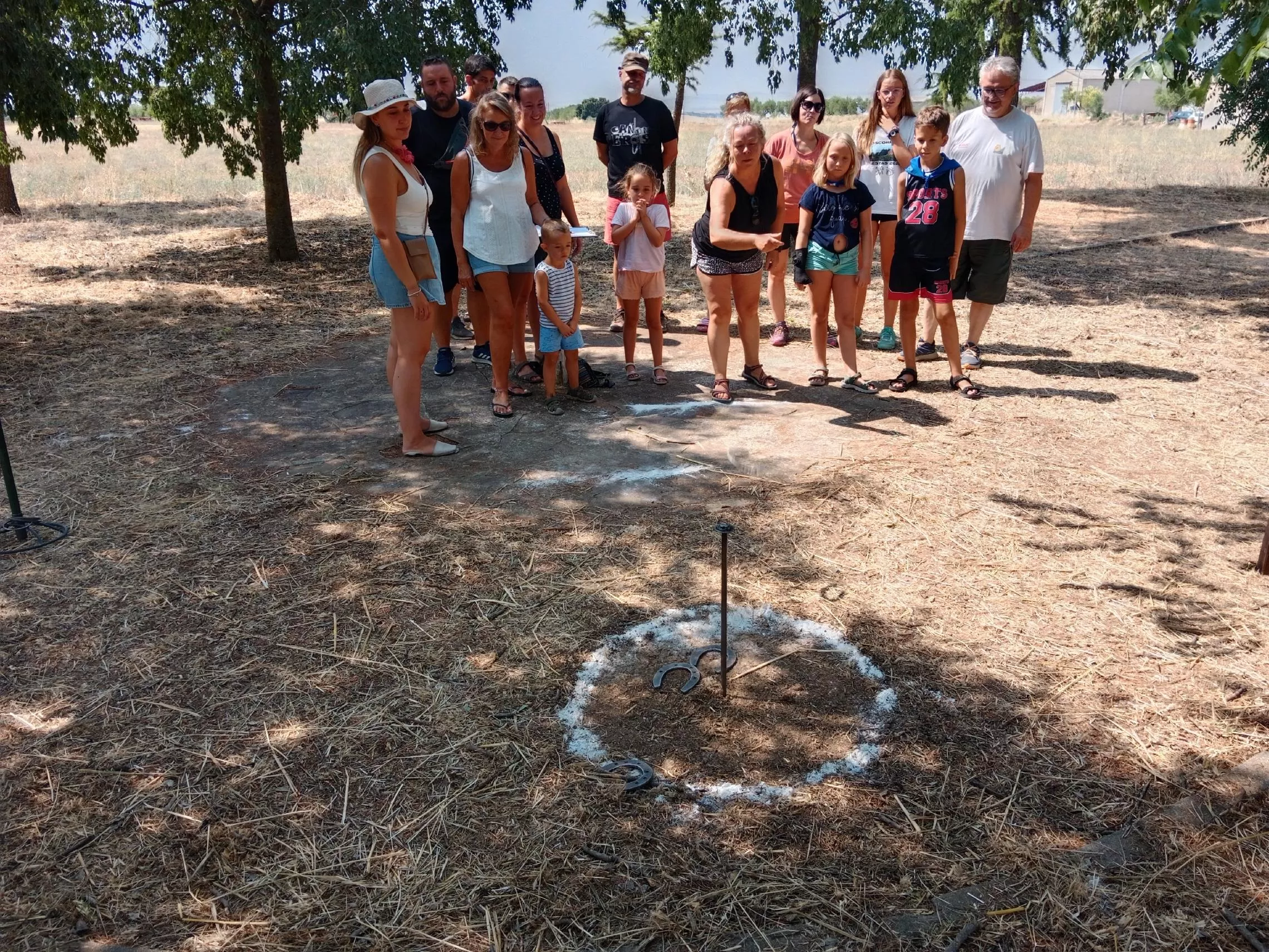 Juegos en Loscorrales, herraduras.