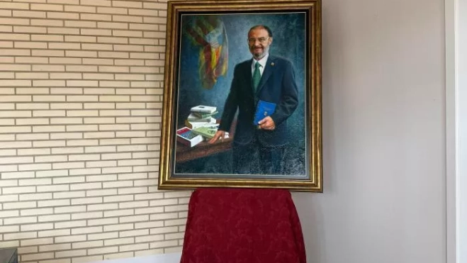 El cuadro de Javier Lambán que ha presidido la ceremonia íntima El cuadro de Javier Lambán que ha presidido la ceremonia íntima