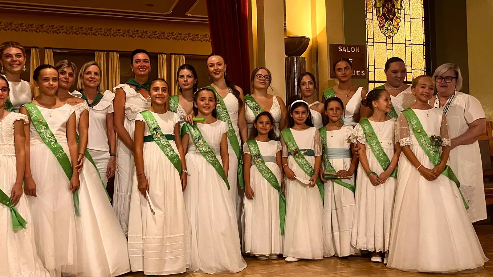 Final de fiestas con las mairalesas y mainate. Foto Mercedes Manterola