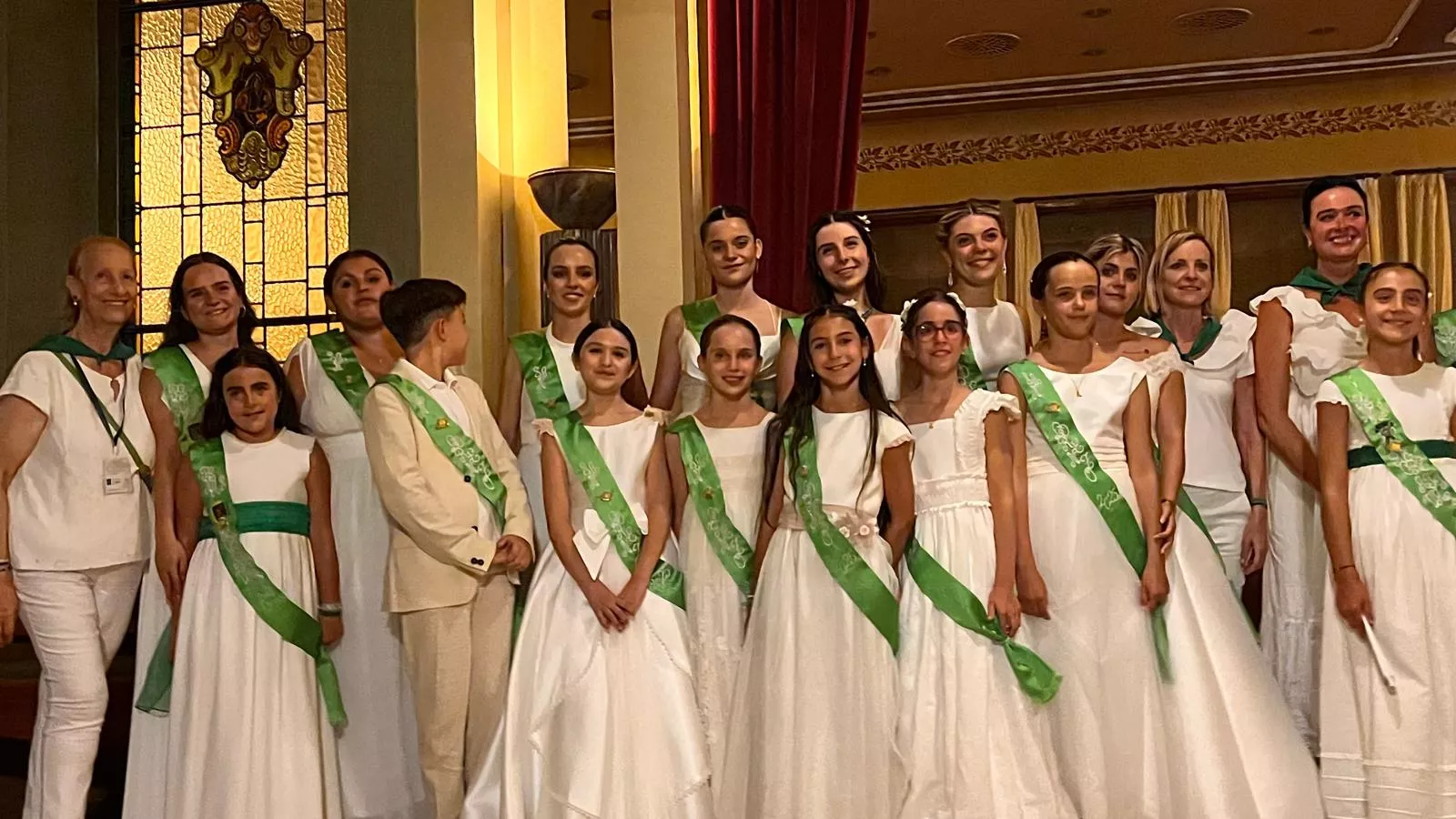 Final de fiestas con las mairalesas y mainate. Foto Mercedes Manterola