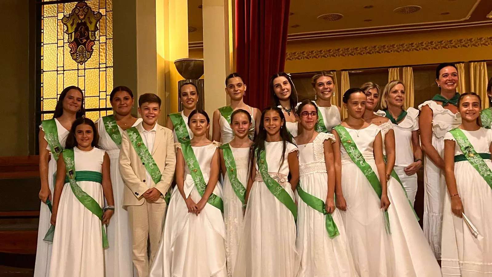 Final de fiestas con las mairalesas y mainate. Foto Mercedes Manterola