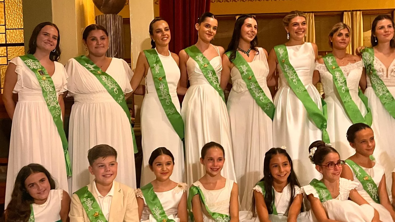 Final de fiestas con las mairalesas y mainate. Foto Mercedes Manterola