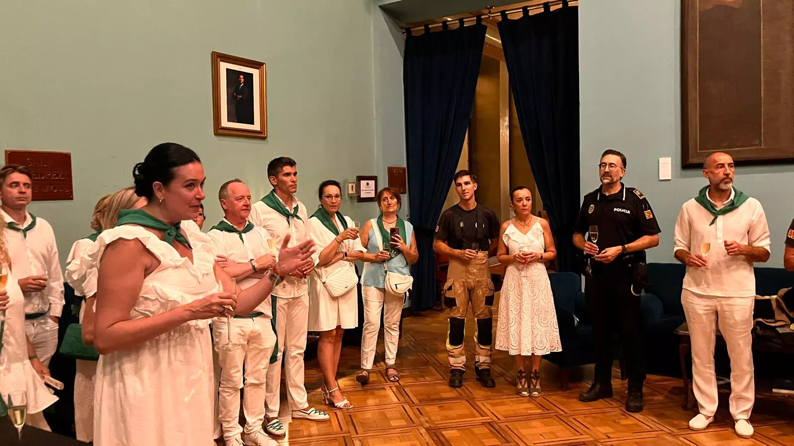 Final de fiestas con las mairalesas y mainate. Foto Mercedes Manterola