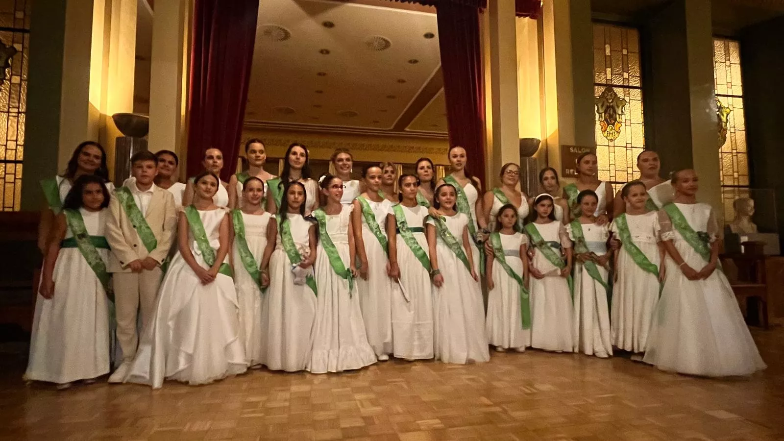 Final de fiestas con las mairalesas y mainate. Foto Mercedes Manterola