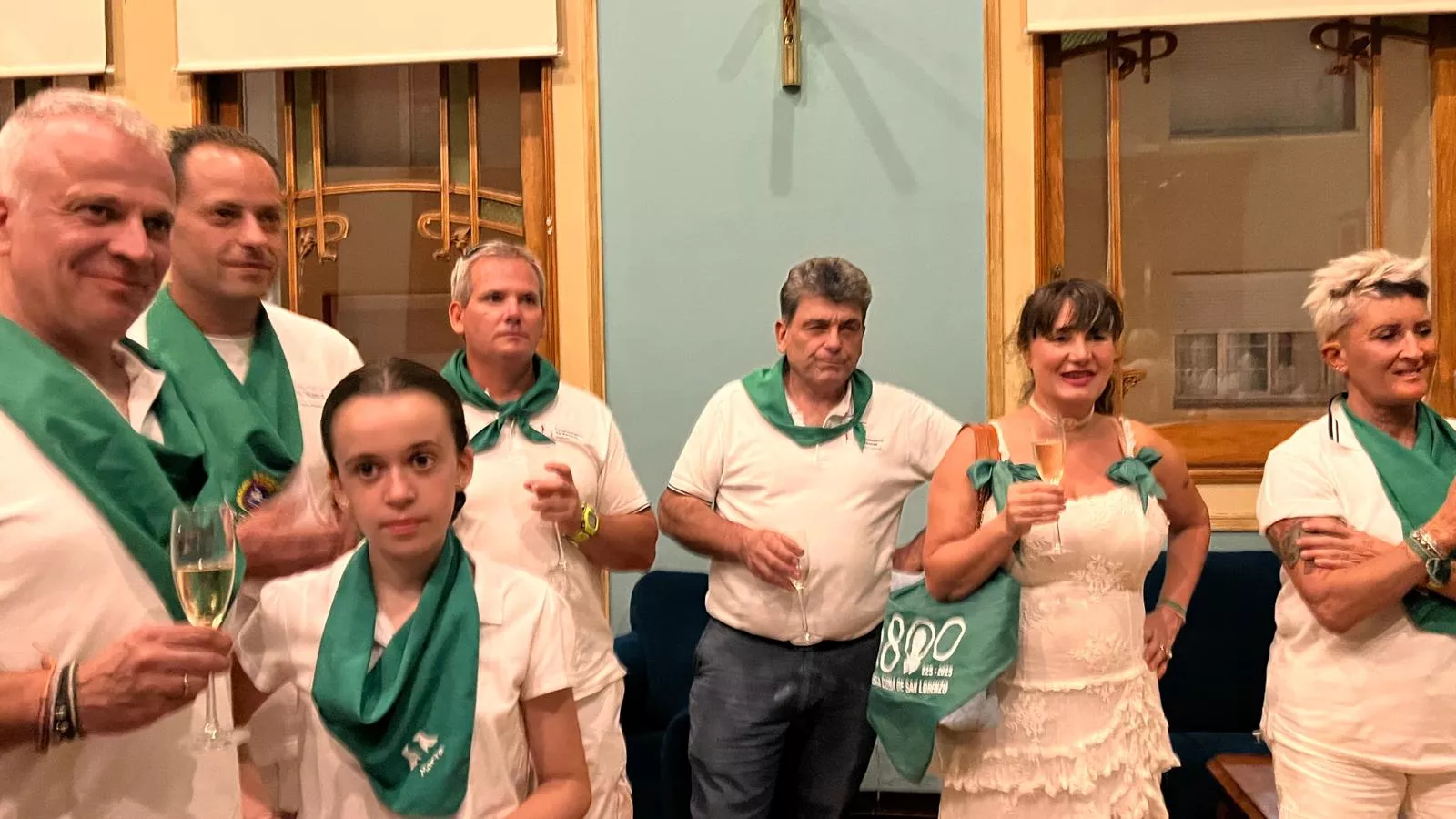 Brindis por el final de las fiestas dedicado a "Mabilé". Foto Mercedes Manterola