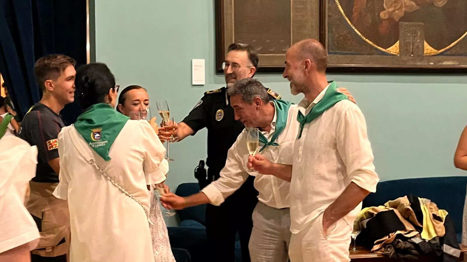 Brindis por el final de las fiestas dedicado a "Mabilé". Foto Mercedes Manterola