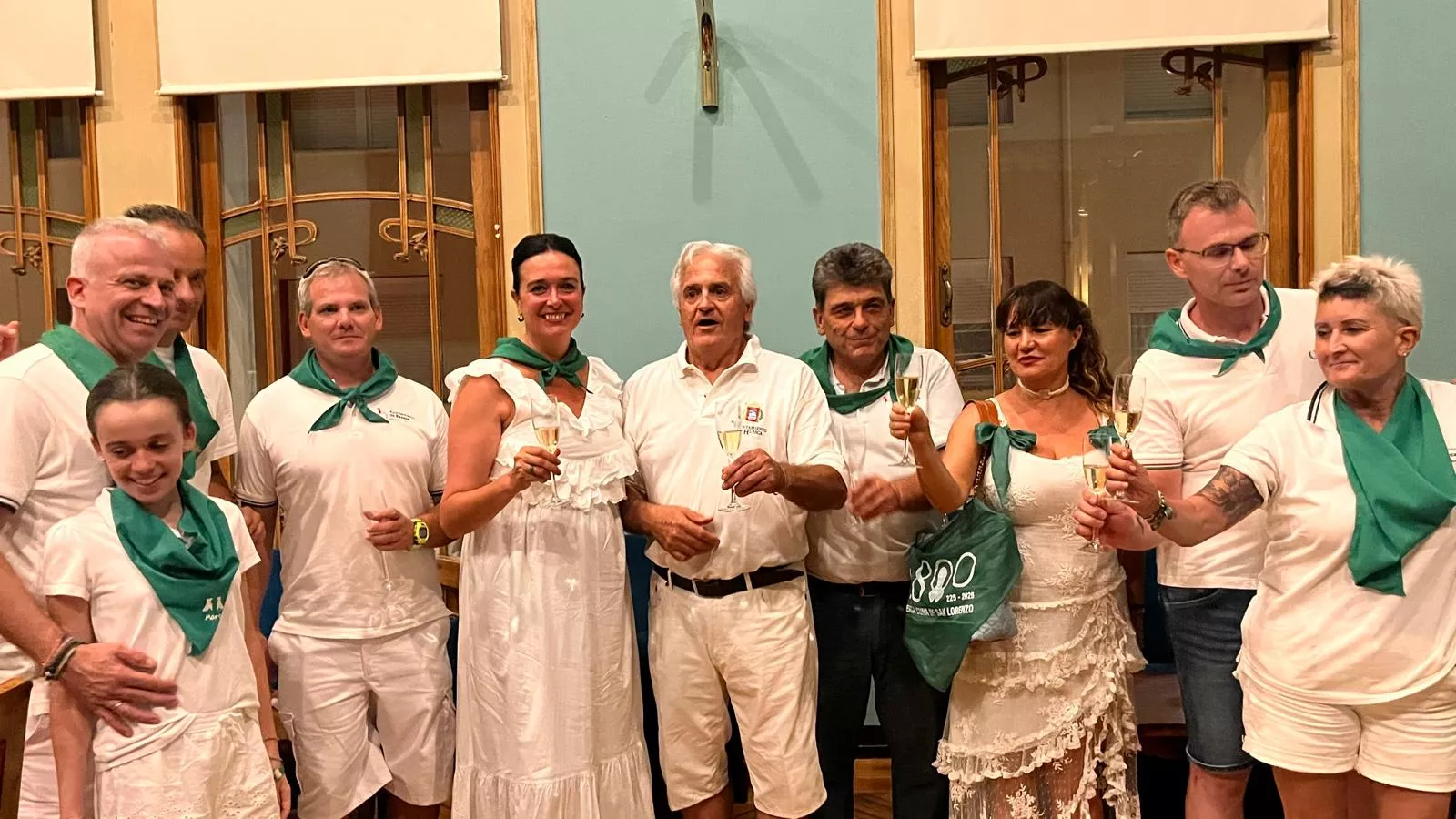 Mabilé junto con sus compañeros en las Brigadas municipales y la alcaldesa, Lorena Orduna, en el brindis en San Lorenzo. Foto Mercedes Manterola