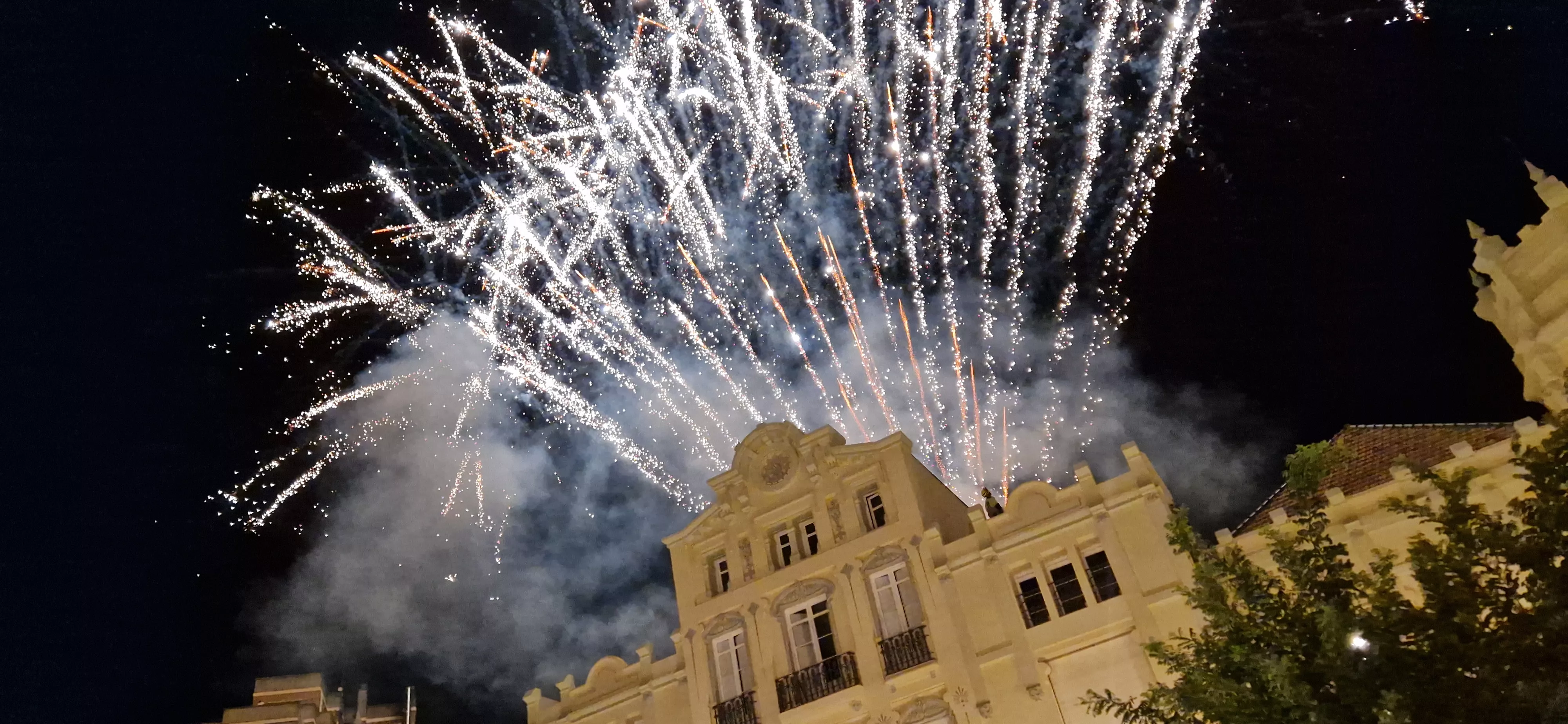 Colección de fuegos artificiales y traca final de San Lorenzo. Foto Myriam Martínez