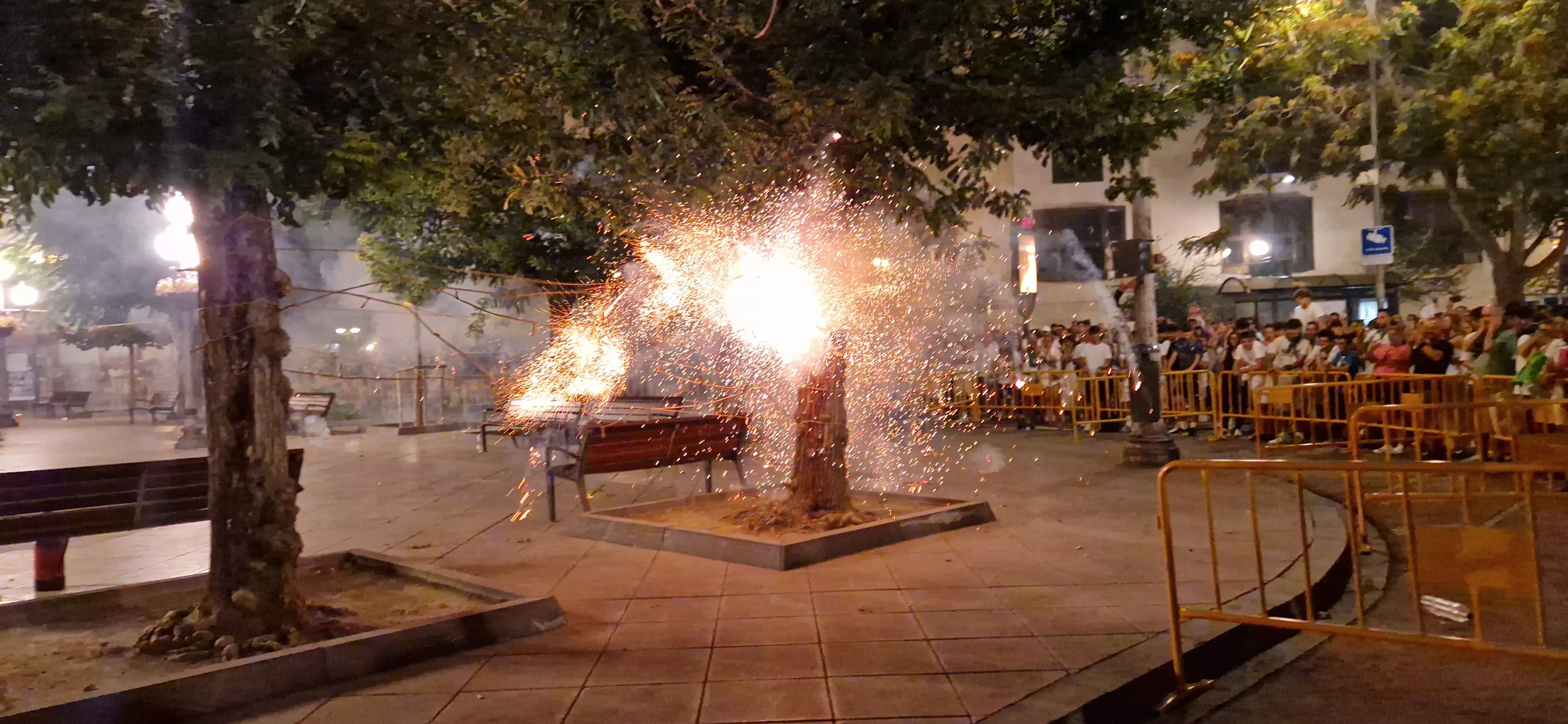 Colección de fuegos artificiales y traca final de San Lorenzo. Foto Myriam Martínez