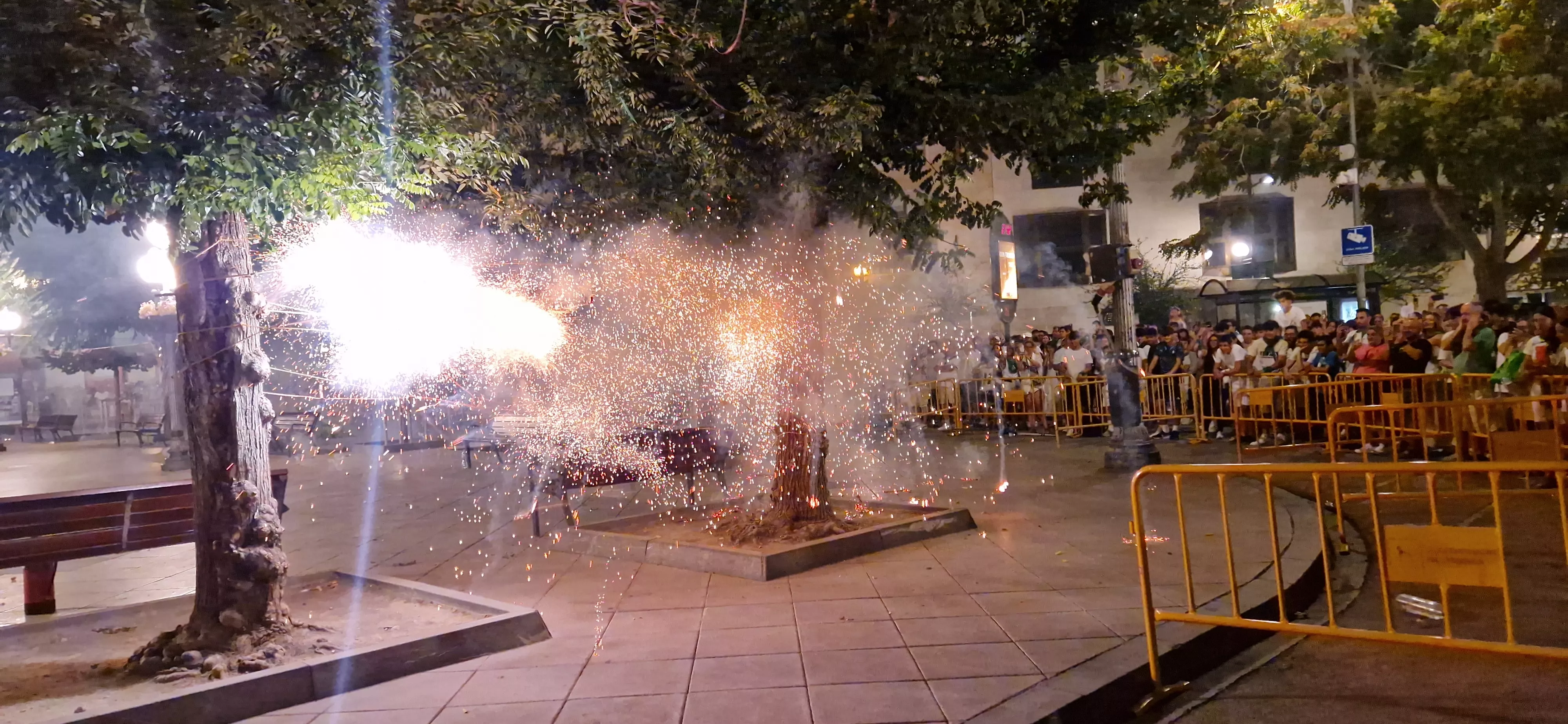 Colección de fuegos artificiales y traca final de San Lorenzo. Foto Myriam Martínez