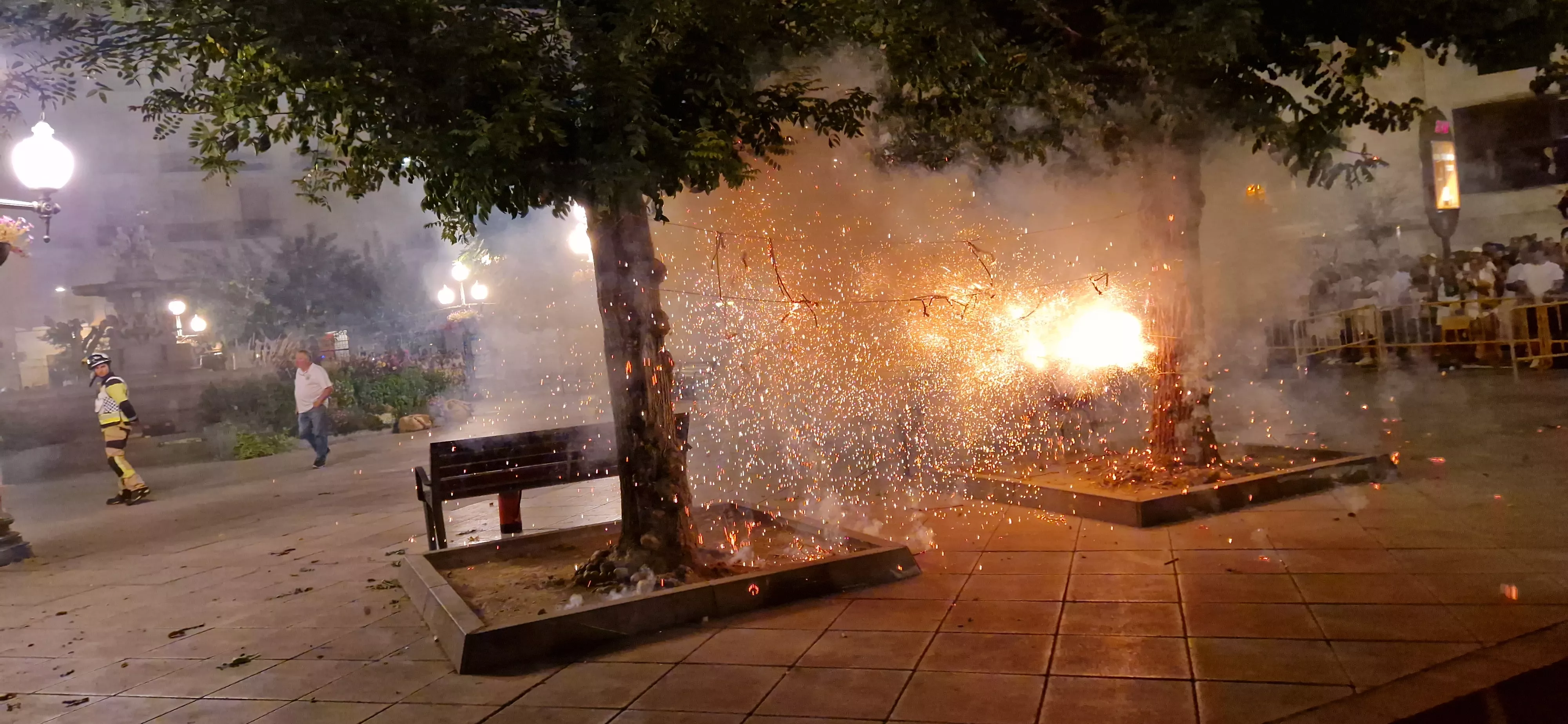 Colección de fuegos artificiales y traca final de San Lorenzo. Foto Myriam Martínez