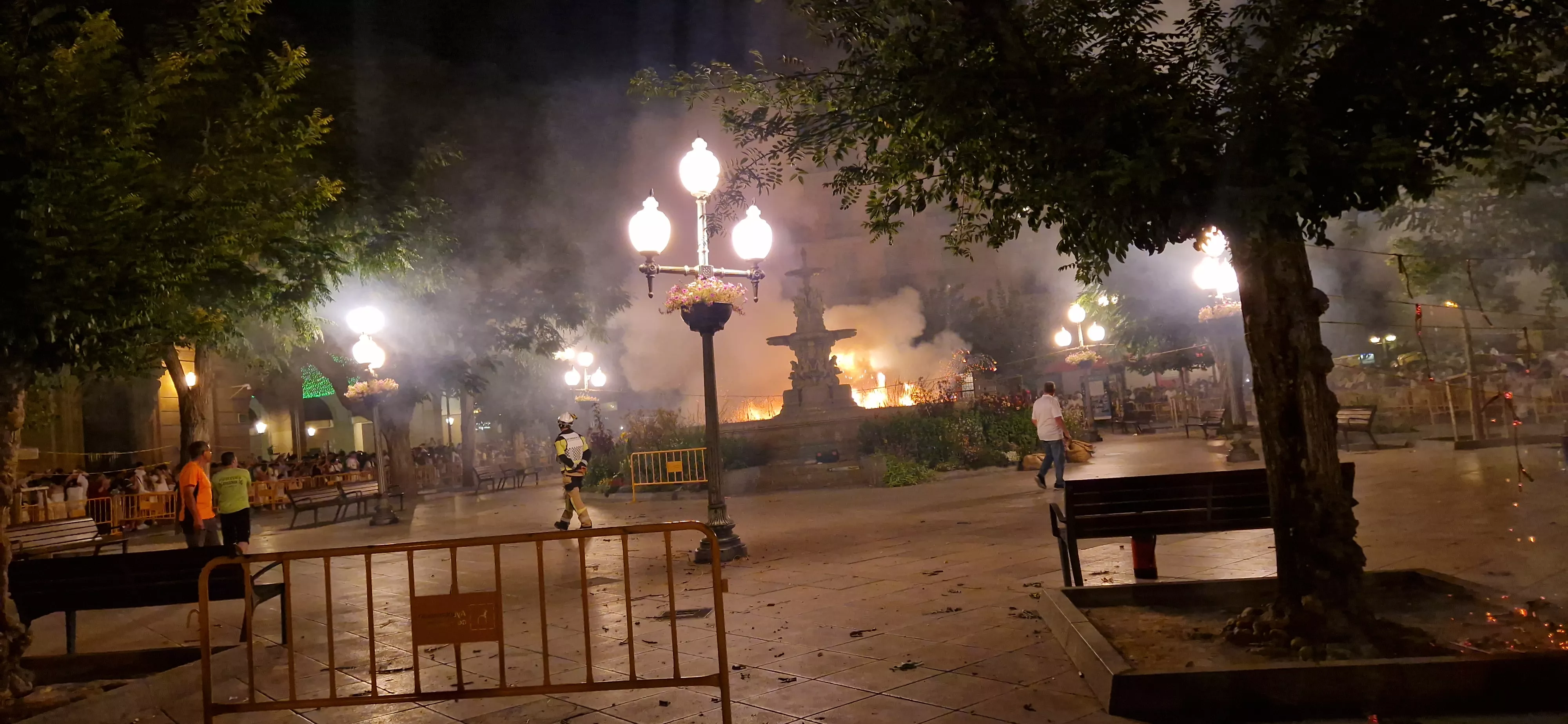 Colección de fuegos artificiales y traca final de San Lorenzo. Foto Myriam Martínez