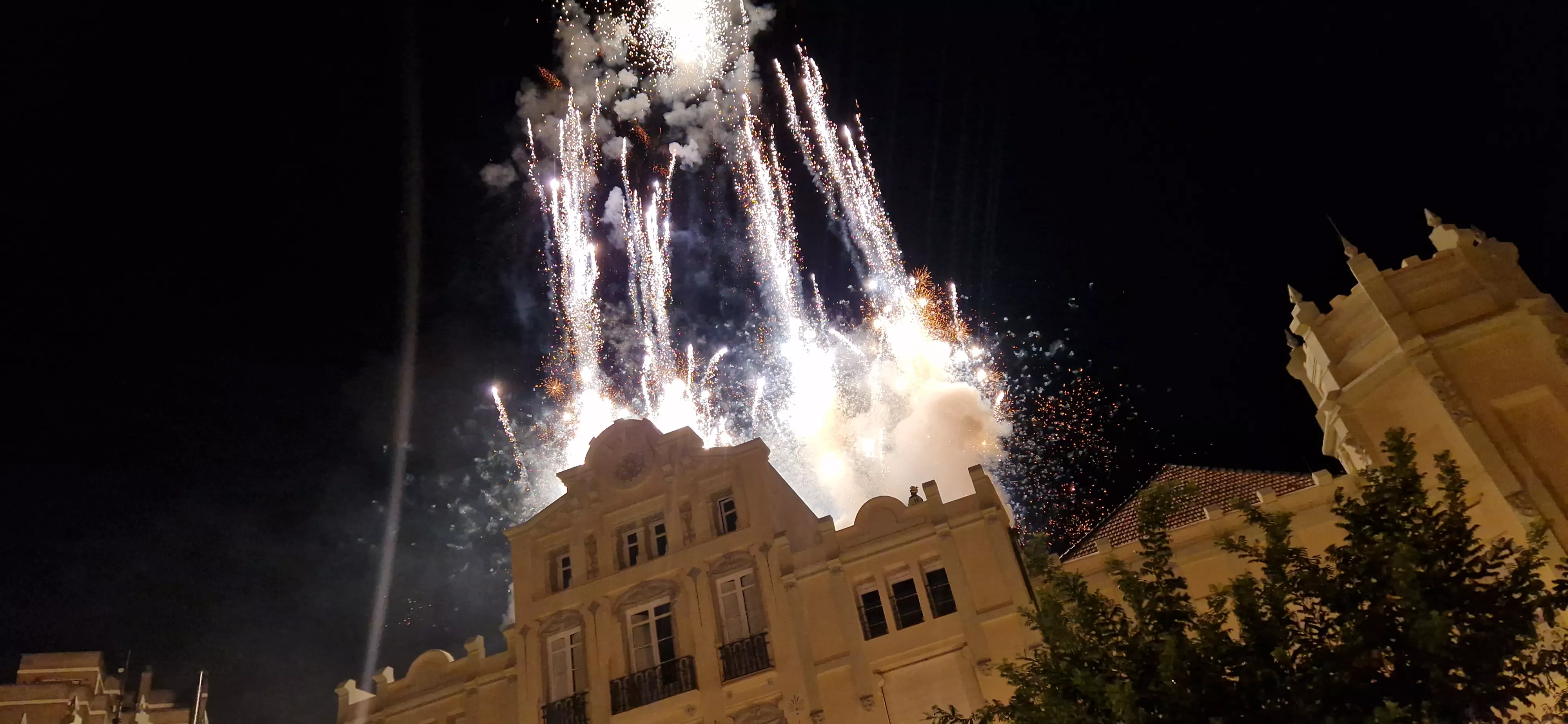 Colección de fuegos artificiales y traca final de San Lorenzo. Foto Myriam Martínez