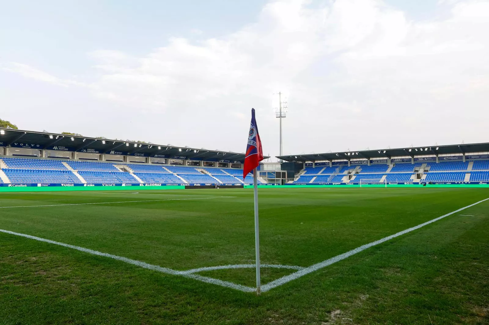 Estadio de El Alcoraz, inminentemente "by Amazon".