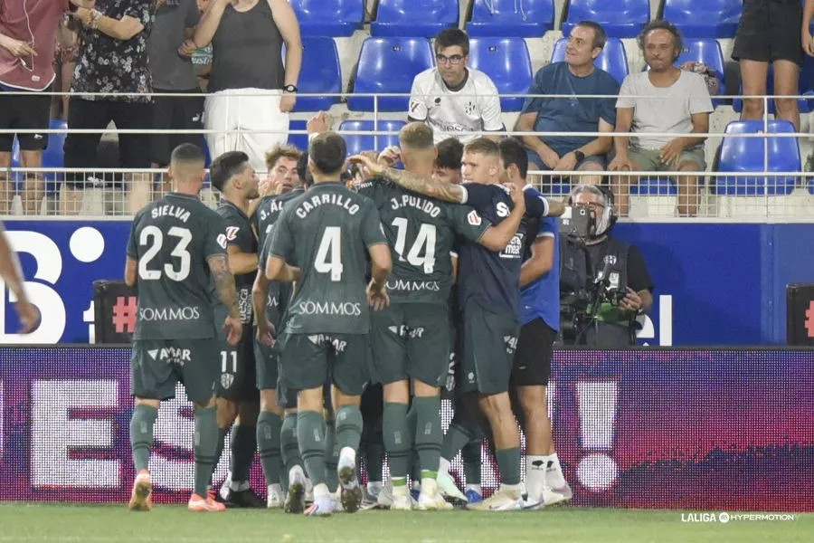 Los jugadores del Huesca celebran el gol de Dani Ojeda. Foto: LaLiga