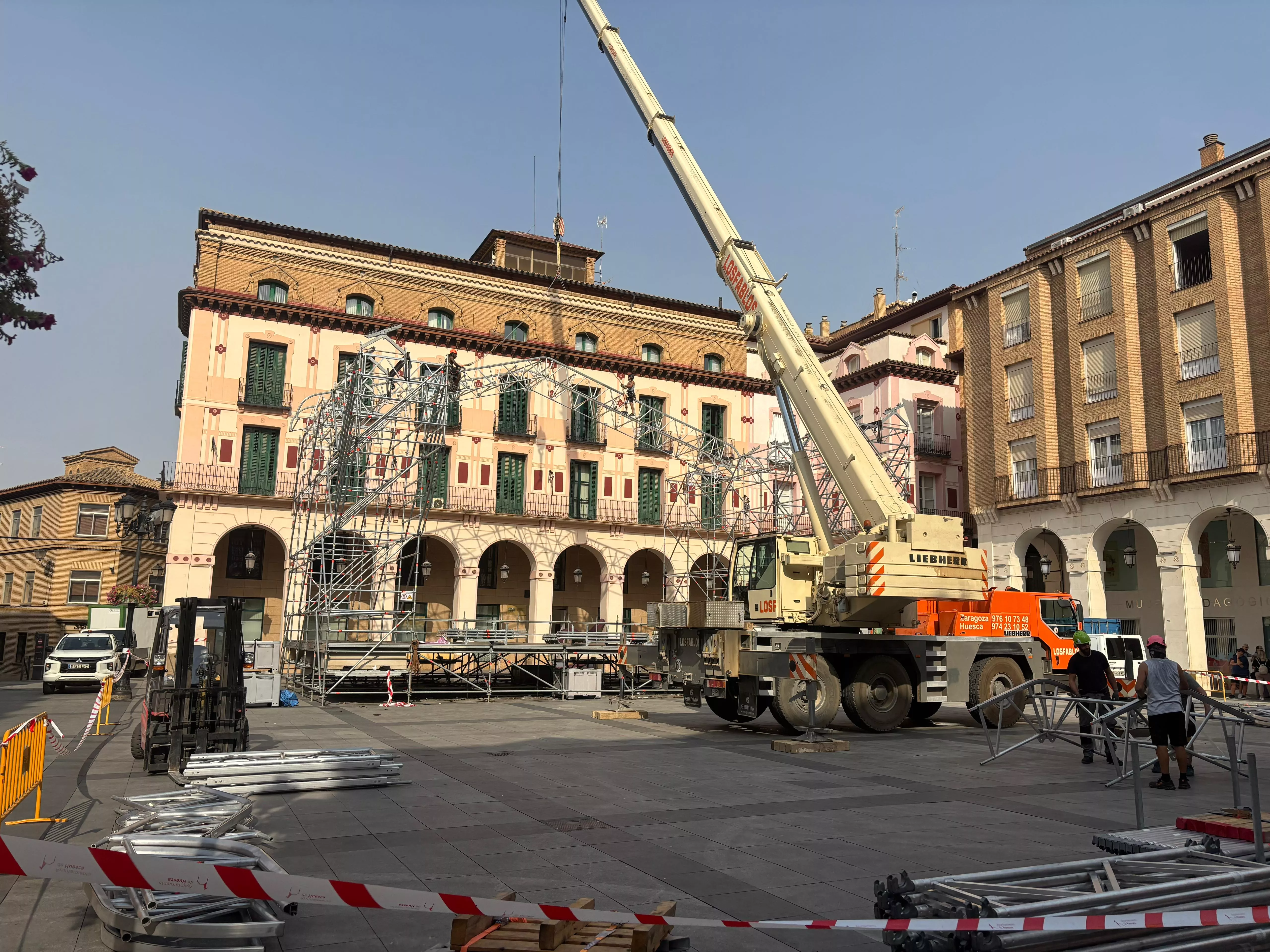 Huesca inicia el desmontaje de catorce escenarios.