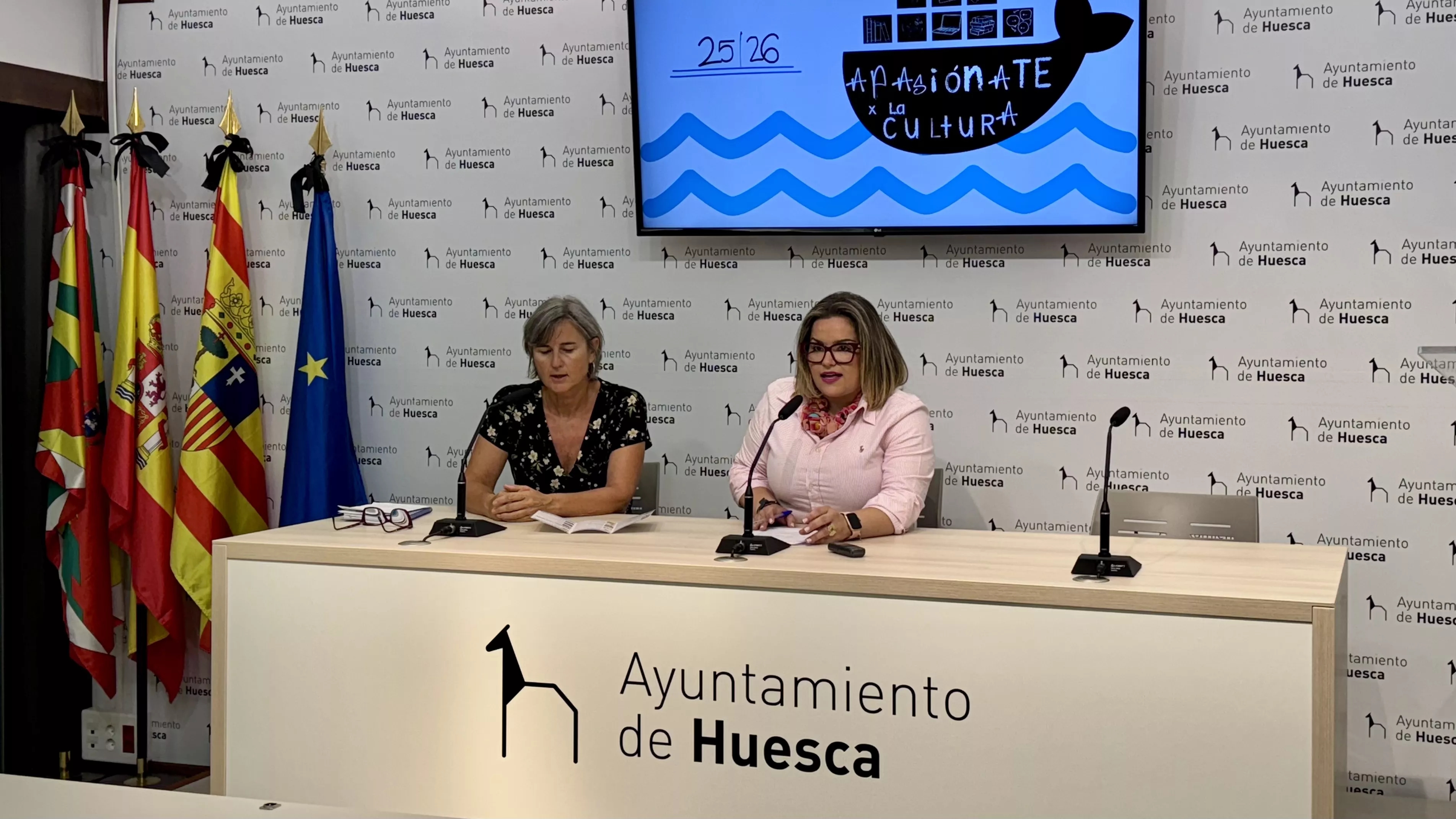 Alicia Rey y Sonia Latre presentan "Apasiónate por la cultura" de las bibliotecas municipales.