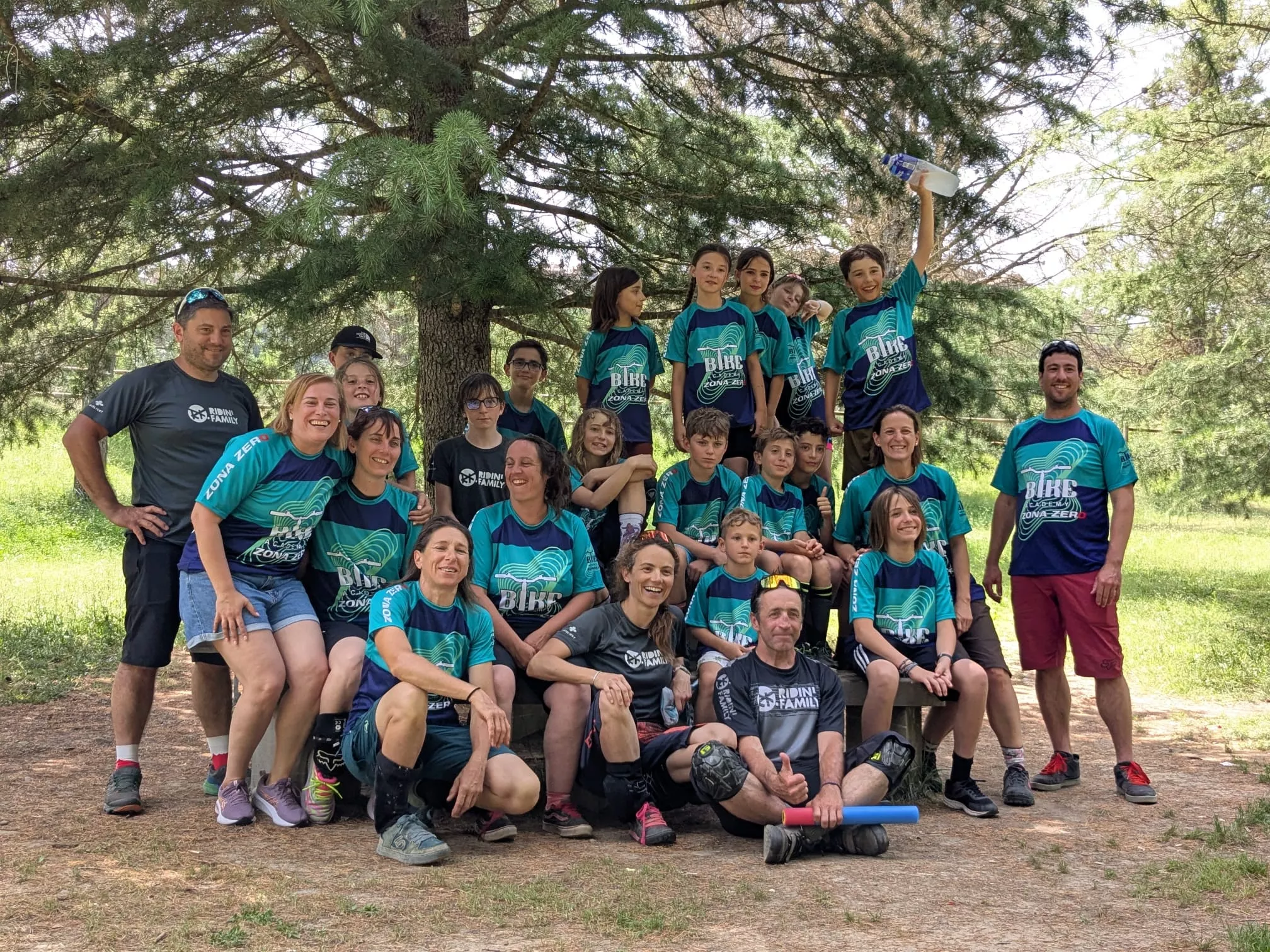 Zona Zero Pirineos y el club Saint Lary Ridin Family estrechan lazos mediante la bicicleta