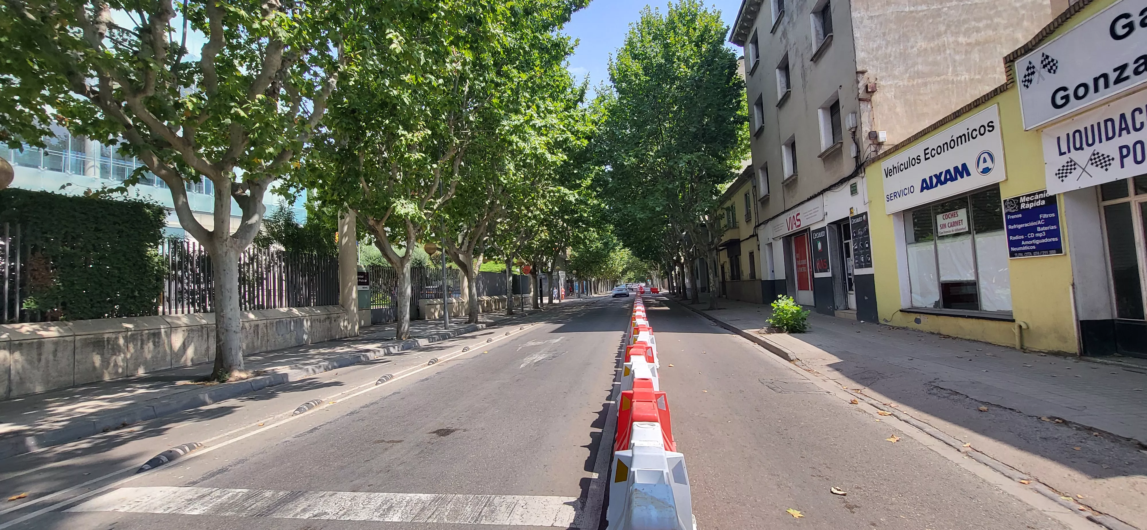 Corte de un carril en Martínez de Velasco por las obras de la rotonda.