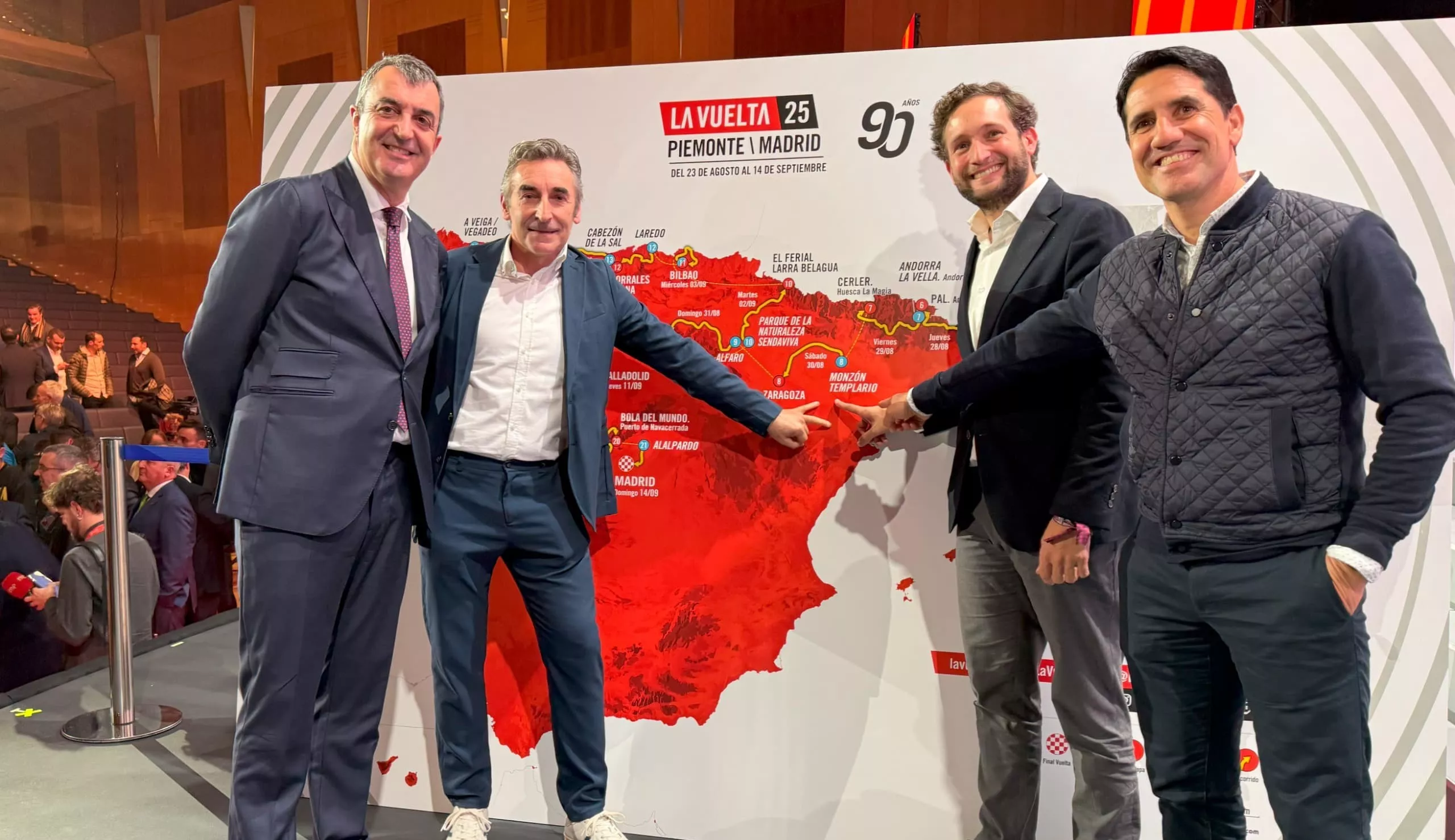 Javier Guillén Fernando Escartín, Isaac Claver y Eliseo Martín en la presentación de La Vuelta en Madrid.