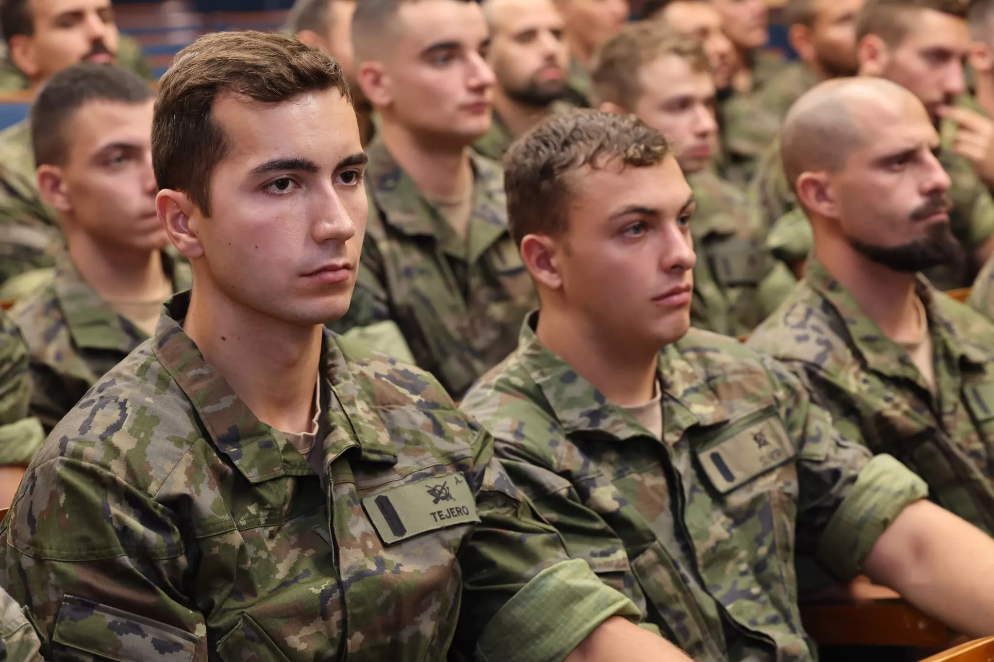 Visita de Margarita Robles a Jaca para condecorar a Cazadores de Montaña por la Dana