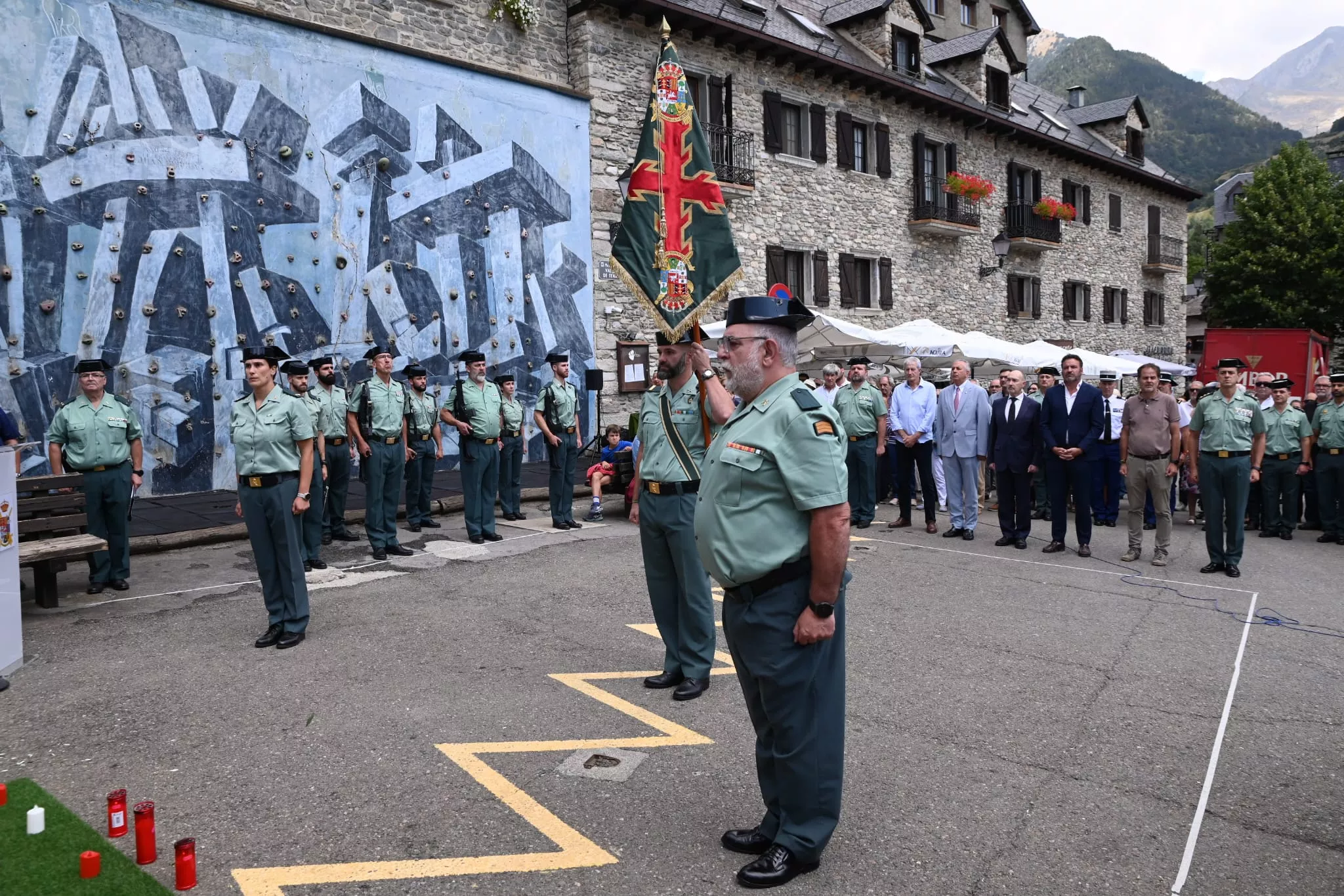 Homenaje a los guardias civiles asesinados por ETA en Sallent de Gállego en el 2000. Fotos Ramón Comet