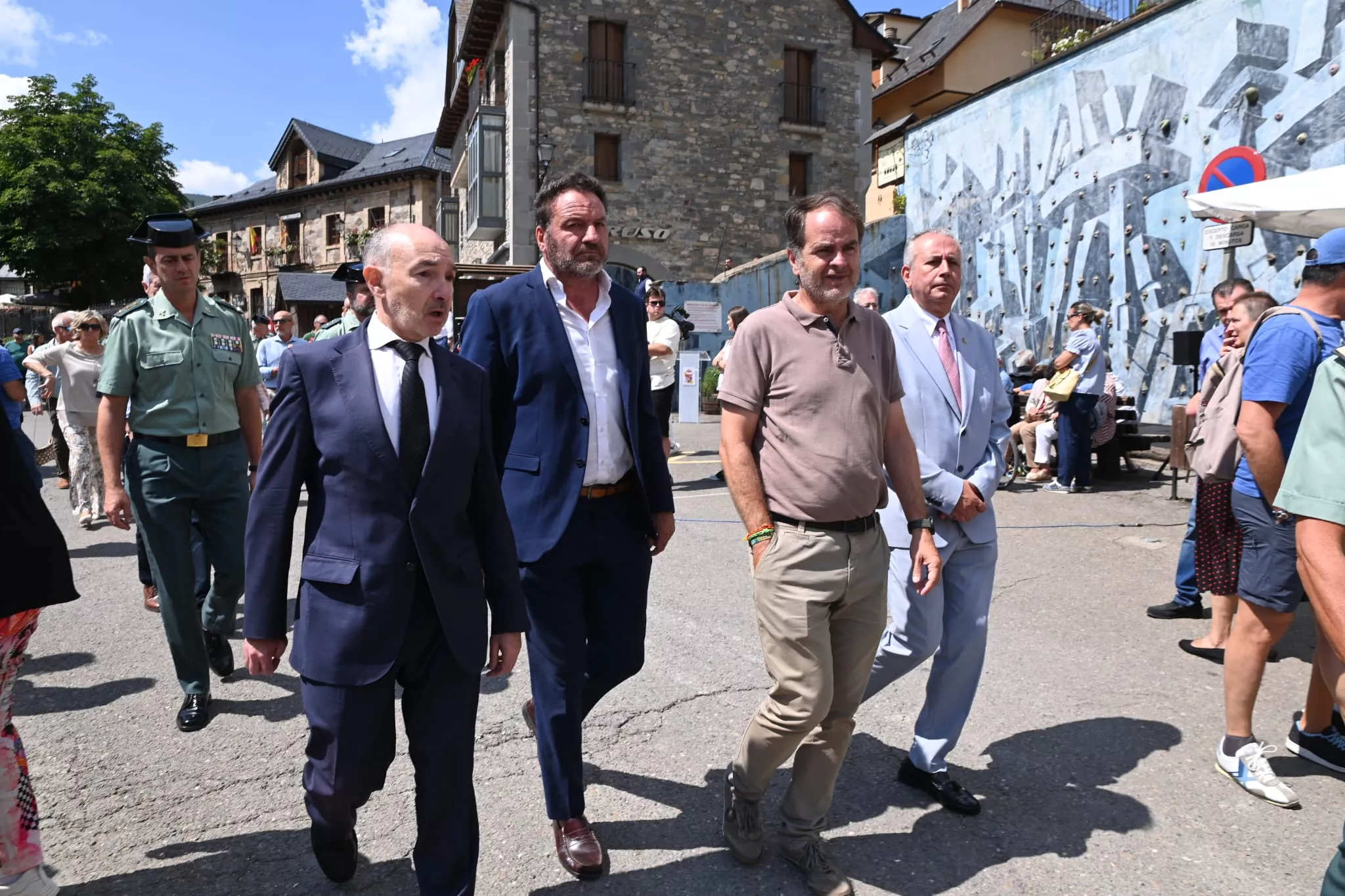 Homenaje a los guardias civiles asesinados por ETA en Sallent de Gállego en el 2000. Fotos Ramón Comet
